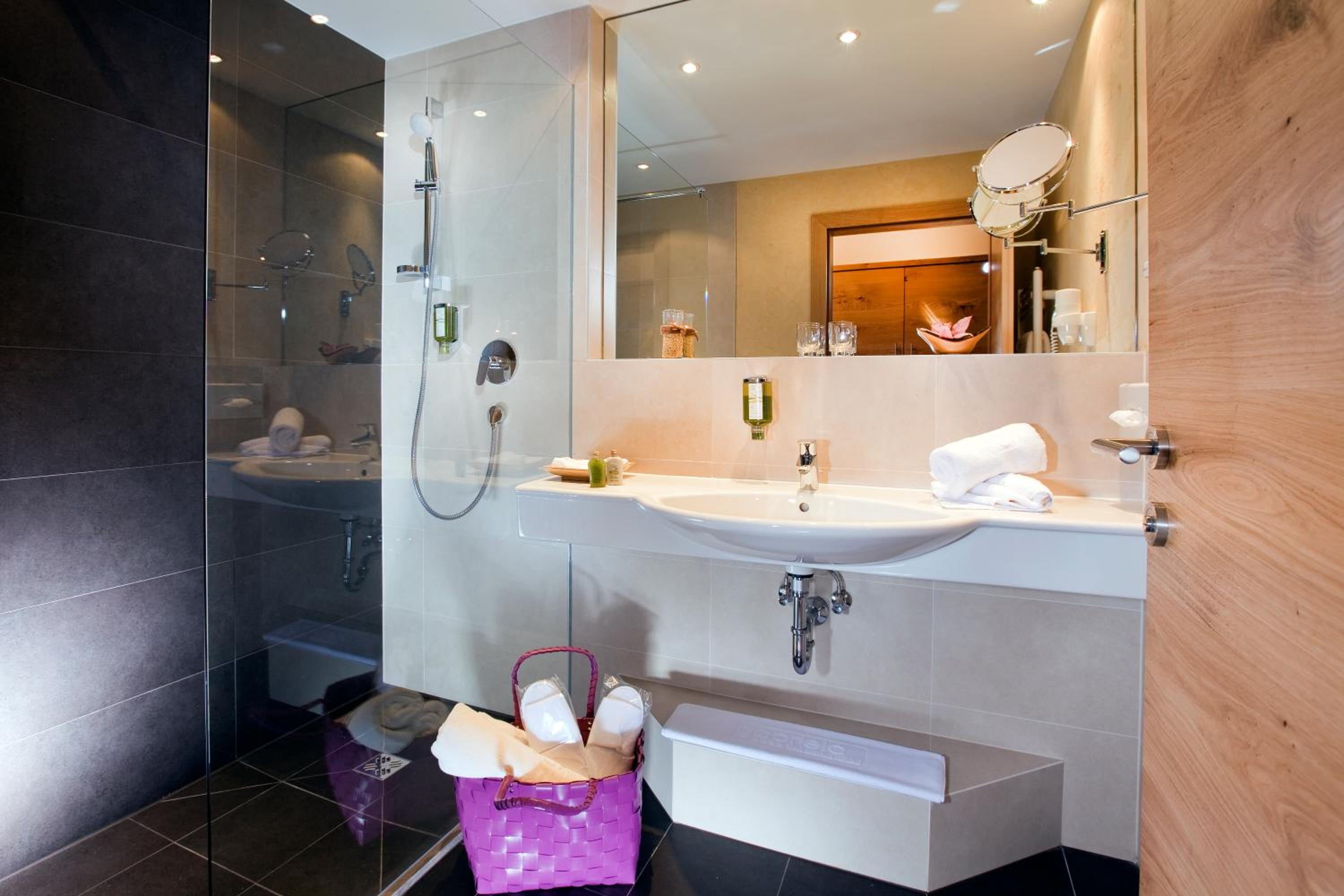 Junior Suite with Balcony - Photo 2