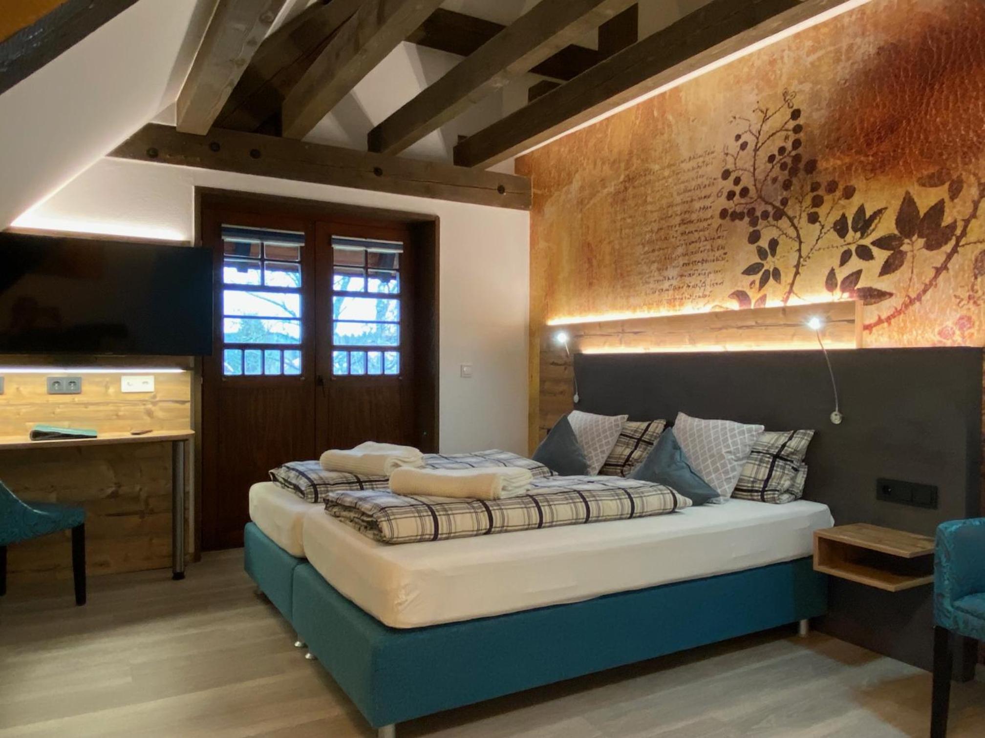 Deluxe Double Room with Balcony photo 3