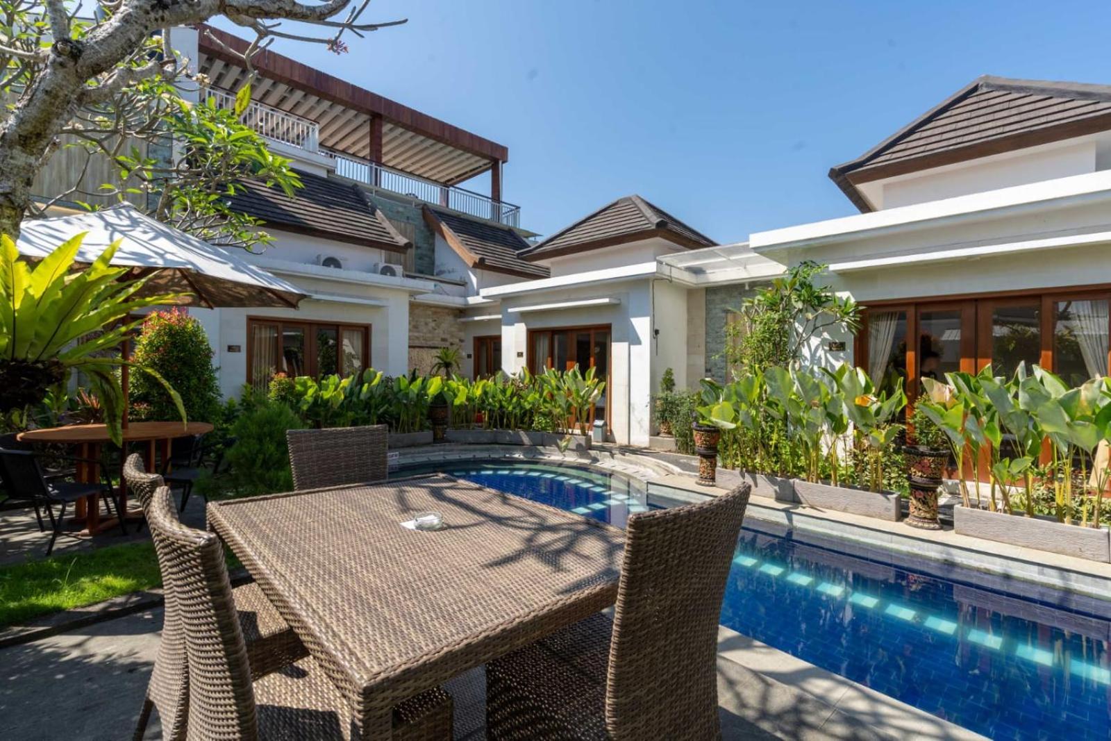 Deluxe Room with Pool Access