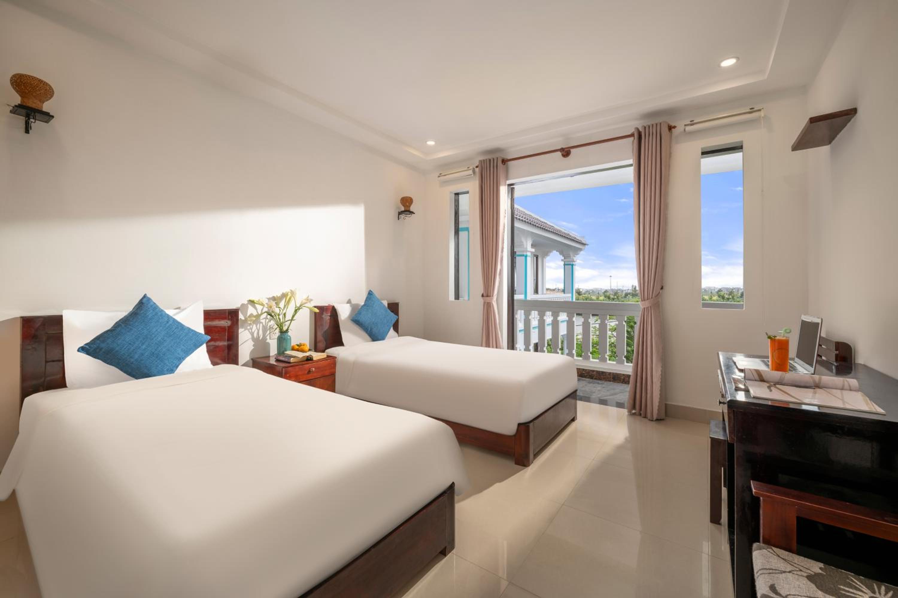 Superior Twin Room with City View