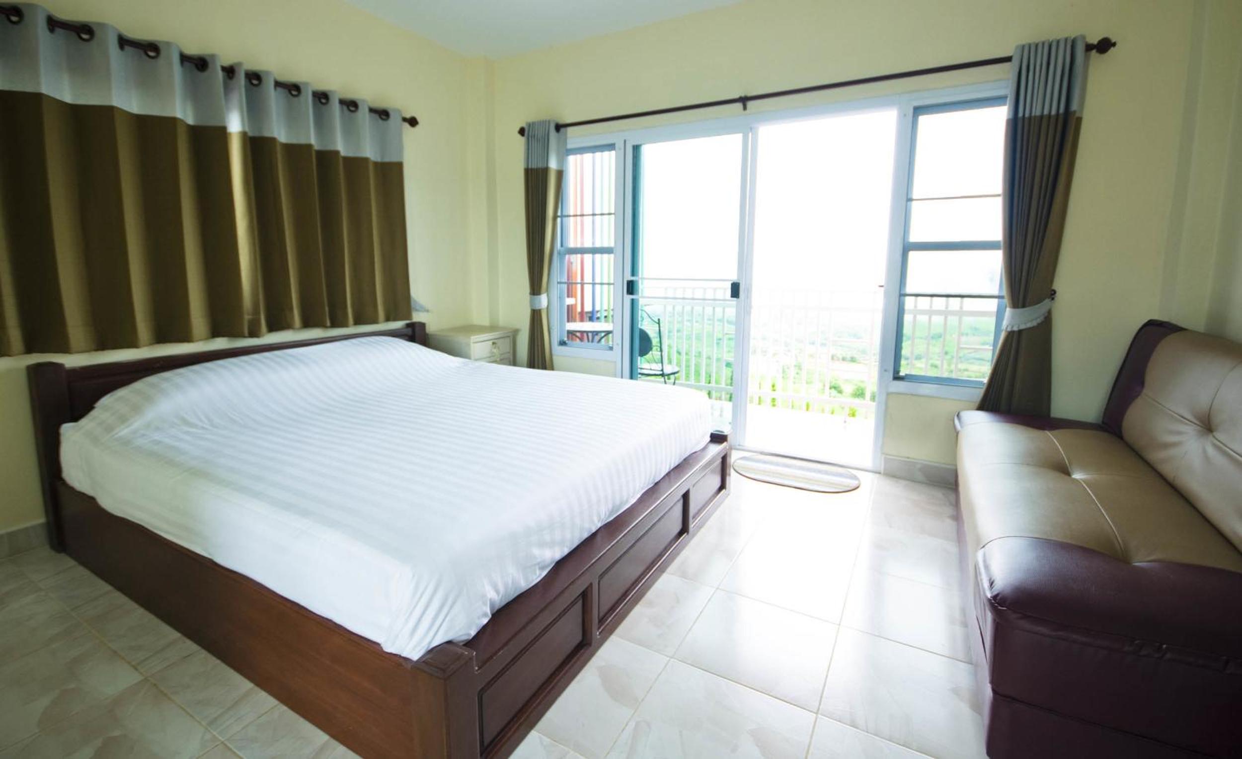 Deluxe Double Room with Balcony - Photo 2