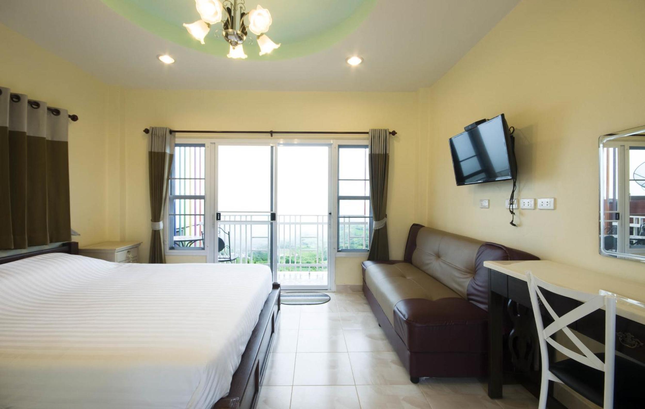 Deluxe Double Room with Balcony - Photo 3