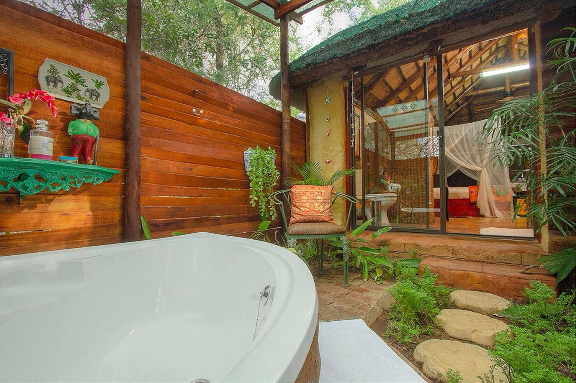 Twin Room with Private Bathroom photo 3