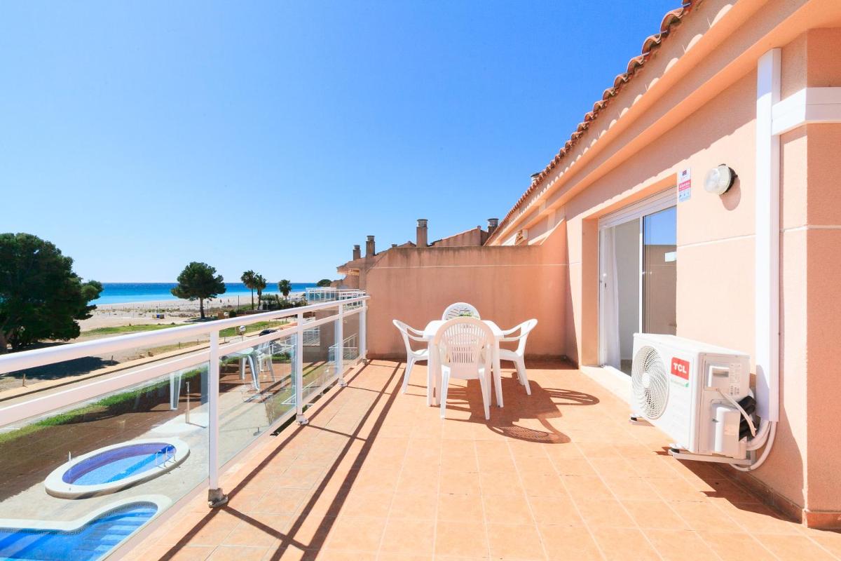 One-Bedroom Apartment with Sea View