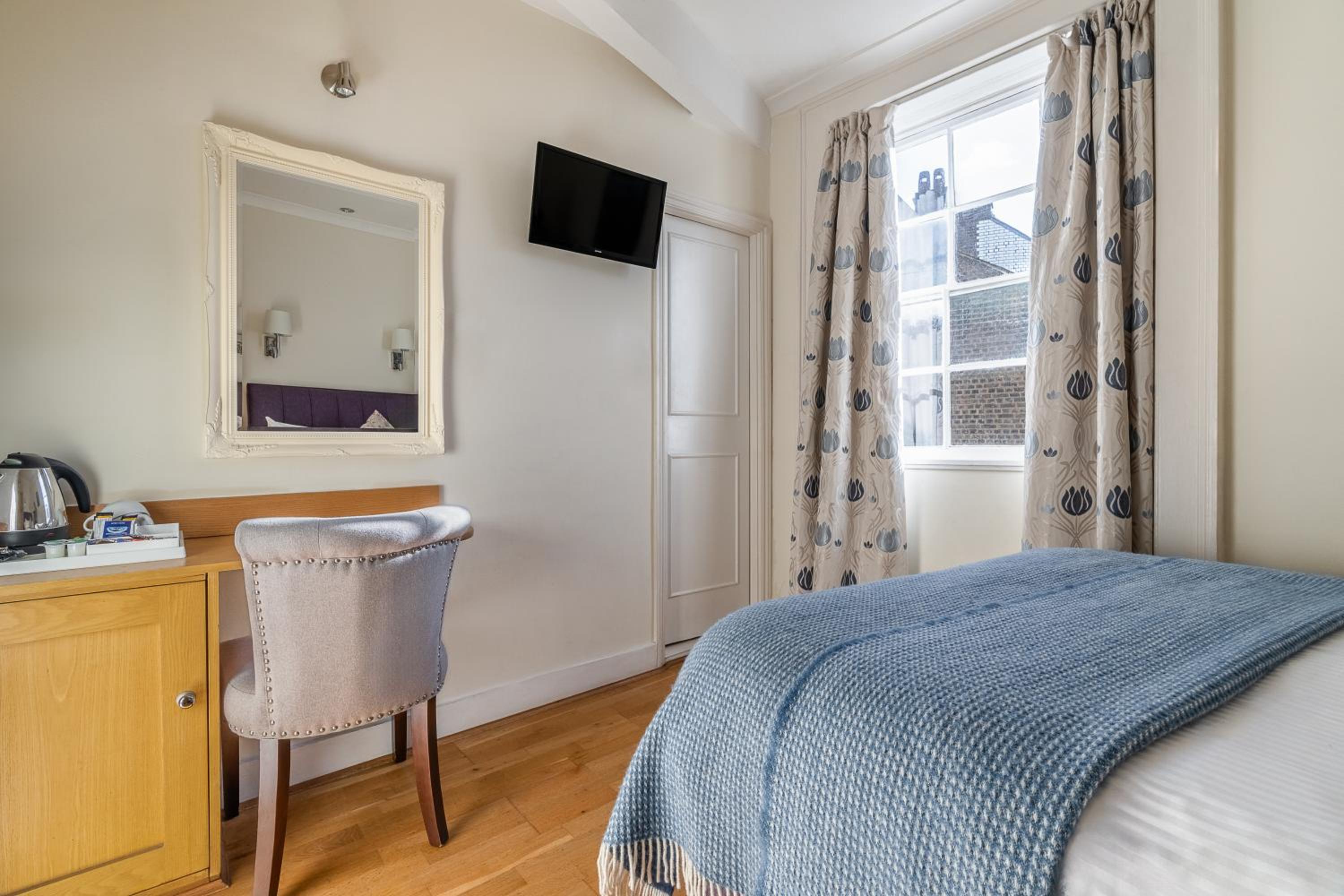 Double Room with Private Bathroom photo 3