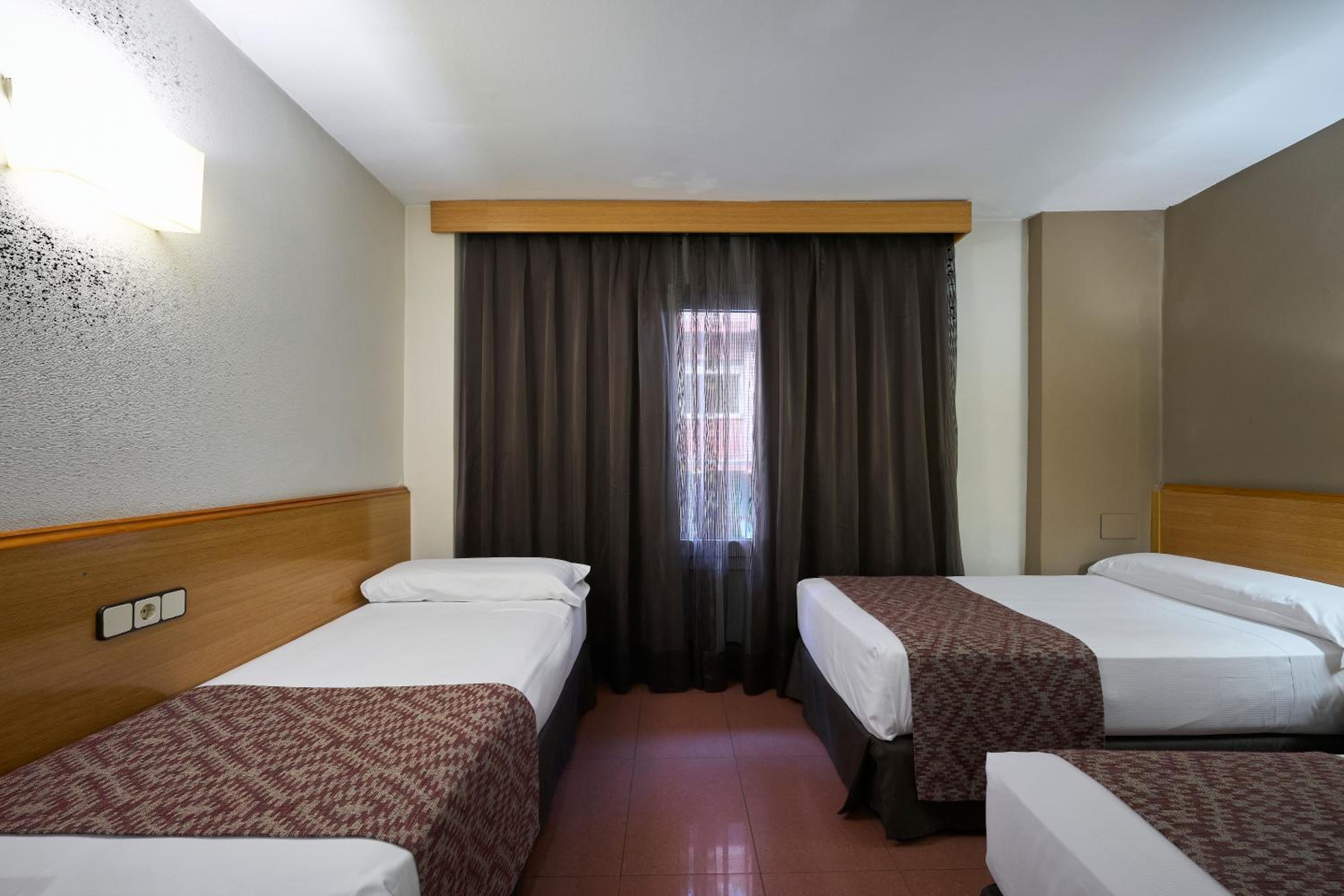 Habitación triple (2 adultos + 1 niño)