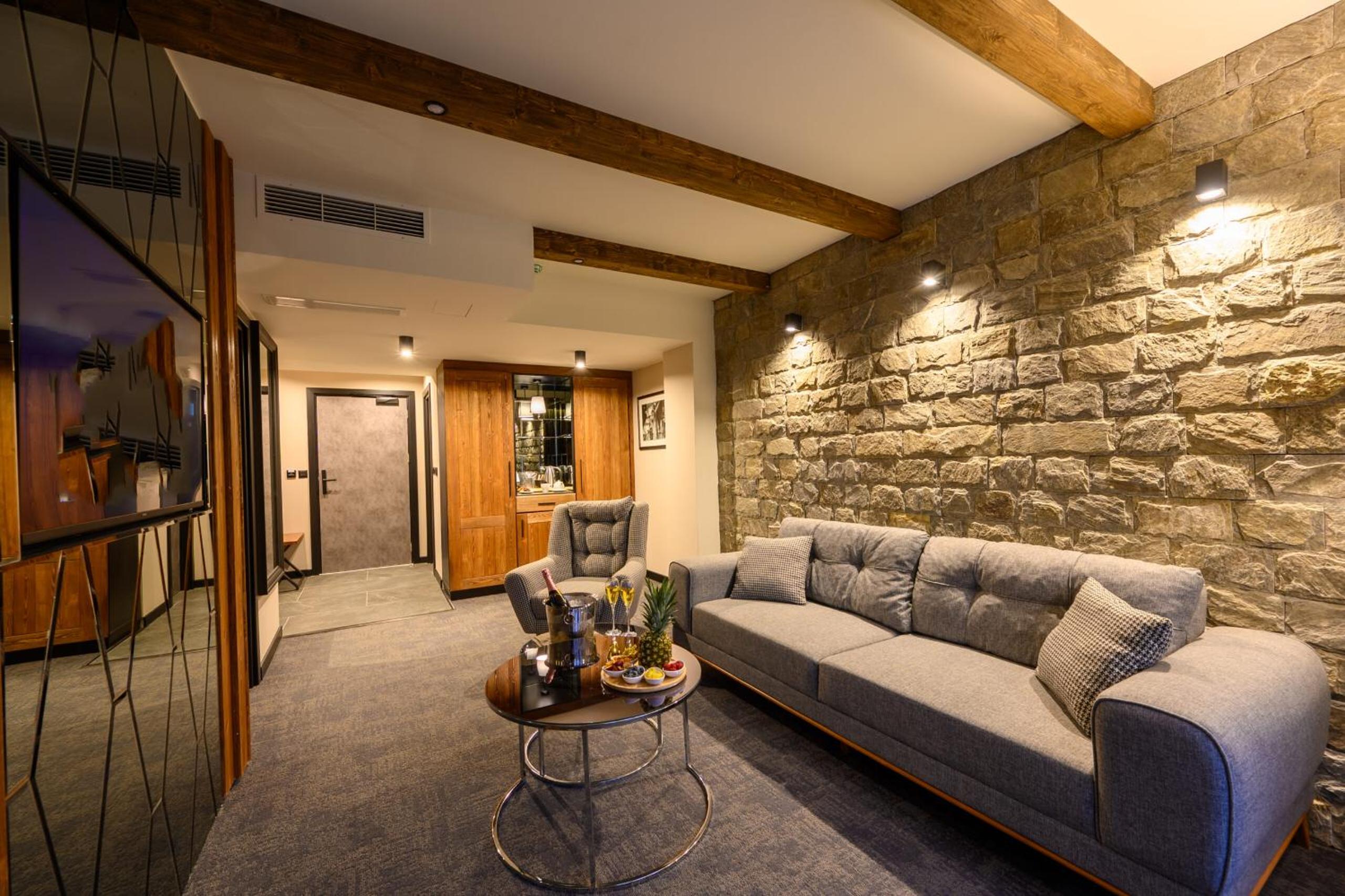One-Bedroom Apartment - Photo 1