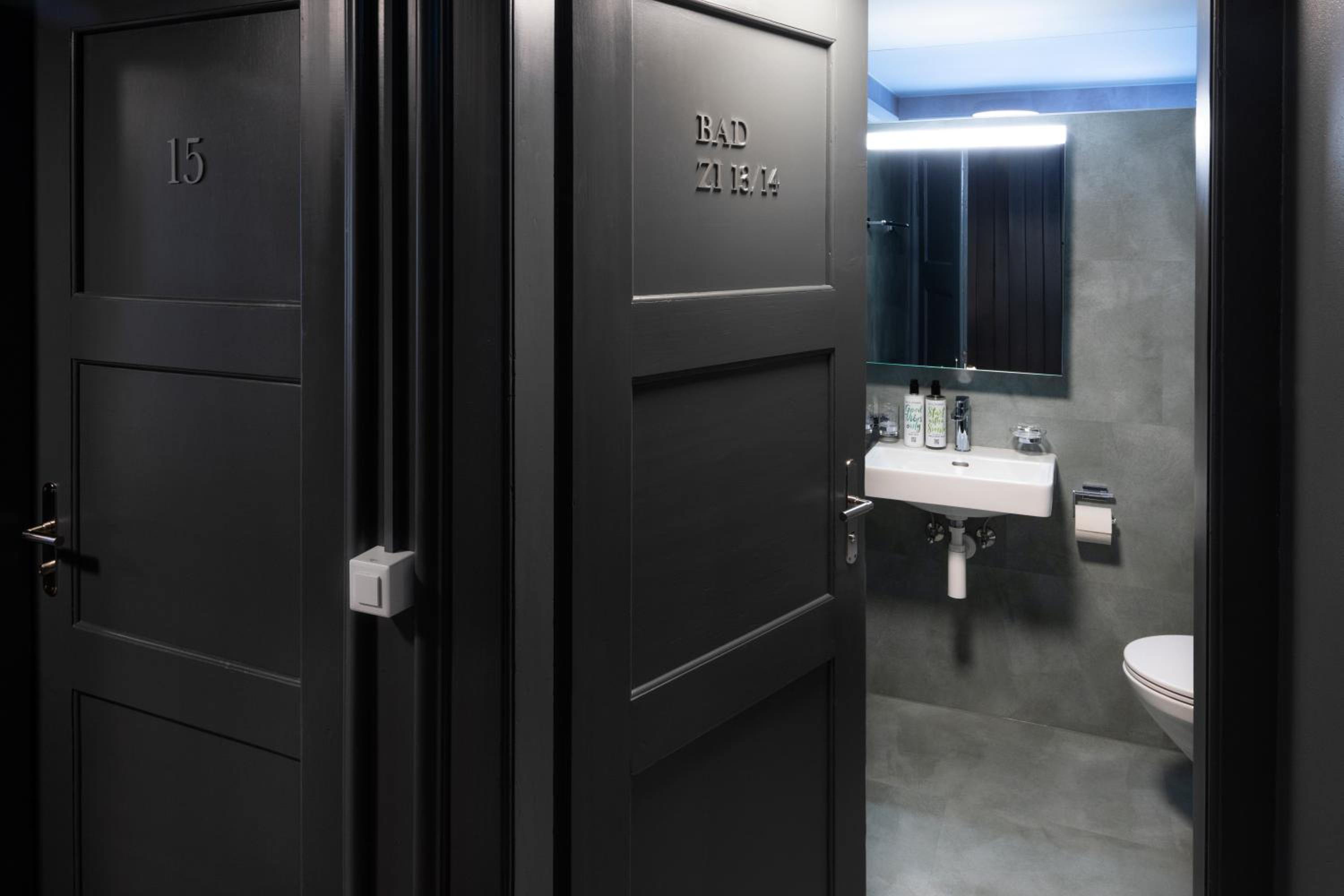 Double Room with Shared Bathroom photo 3