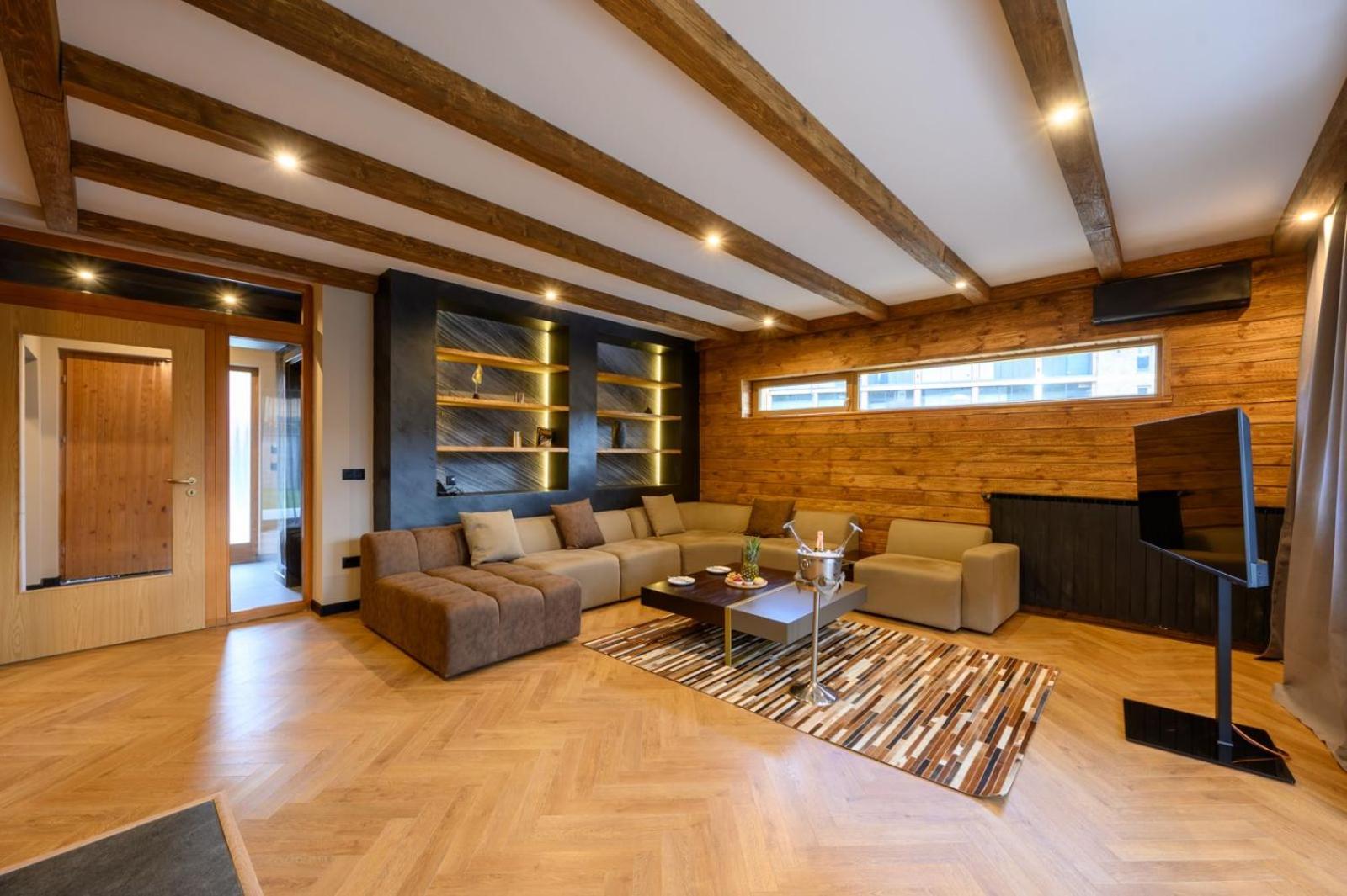 Three-Bedroom Villa - Photo 3