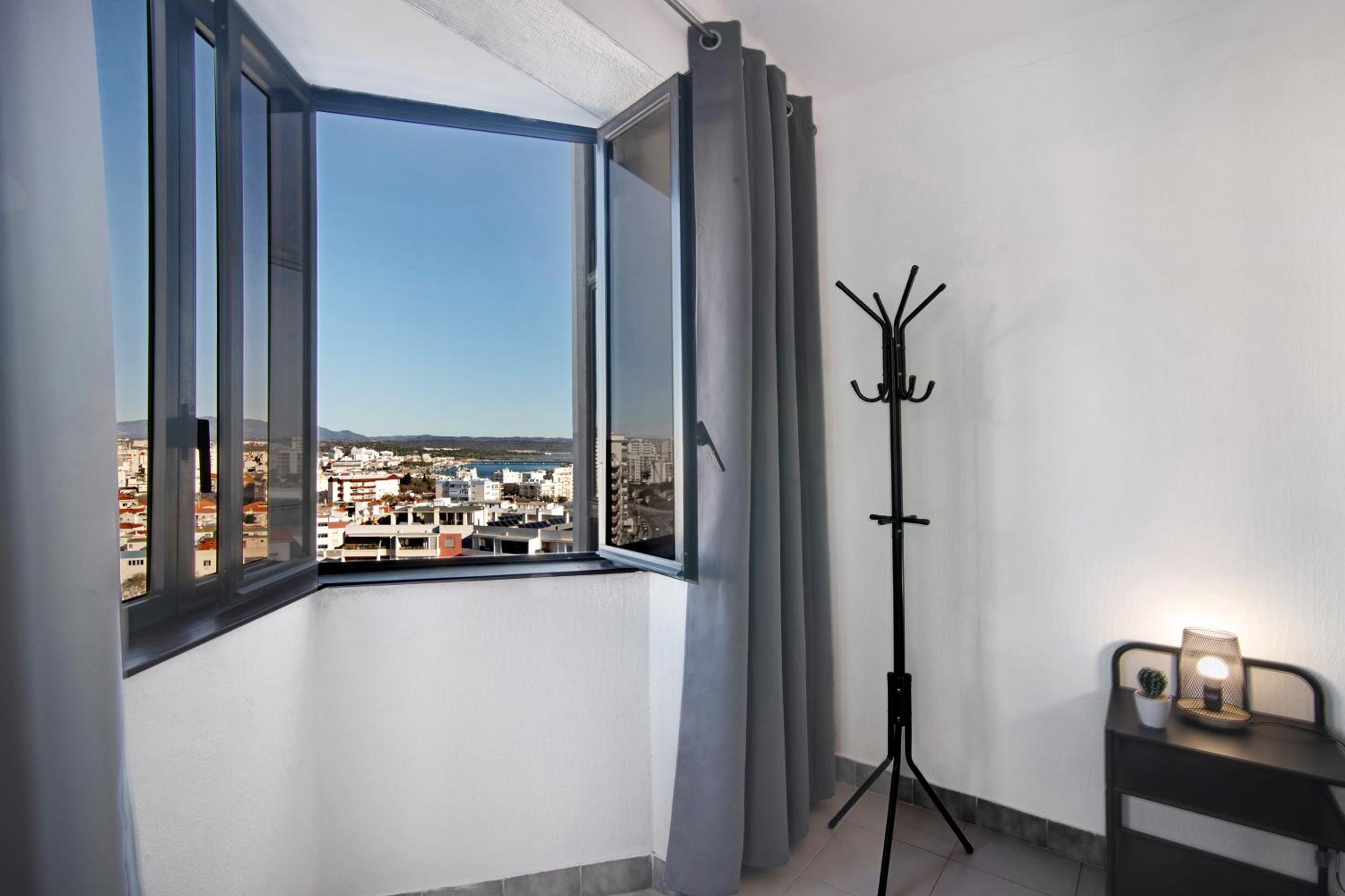 Superior One-Bedroom Apartment with Balcony - Photo 4