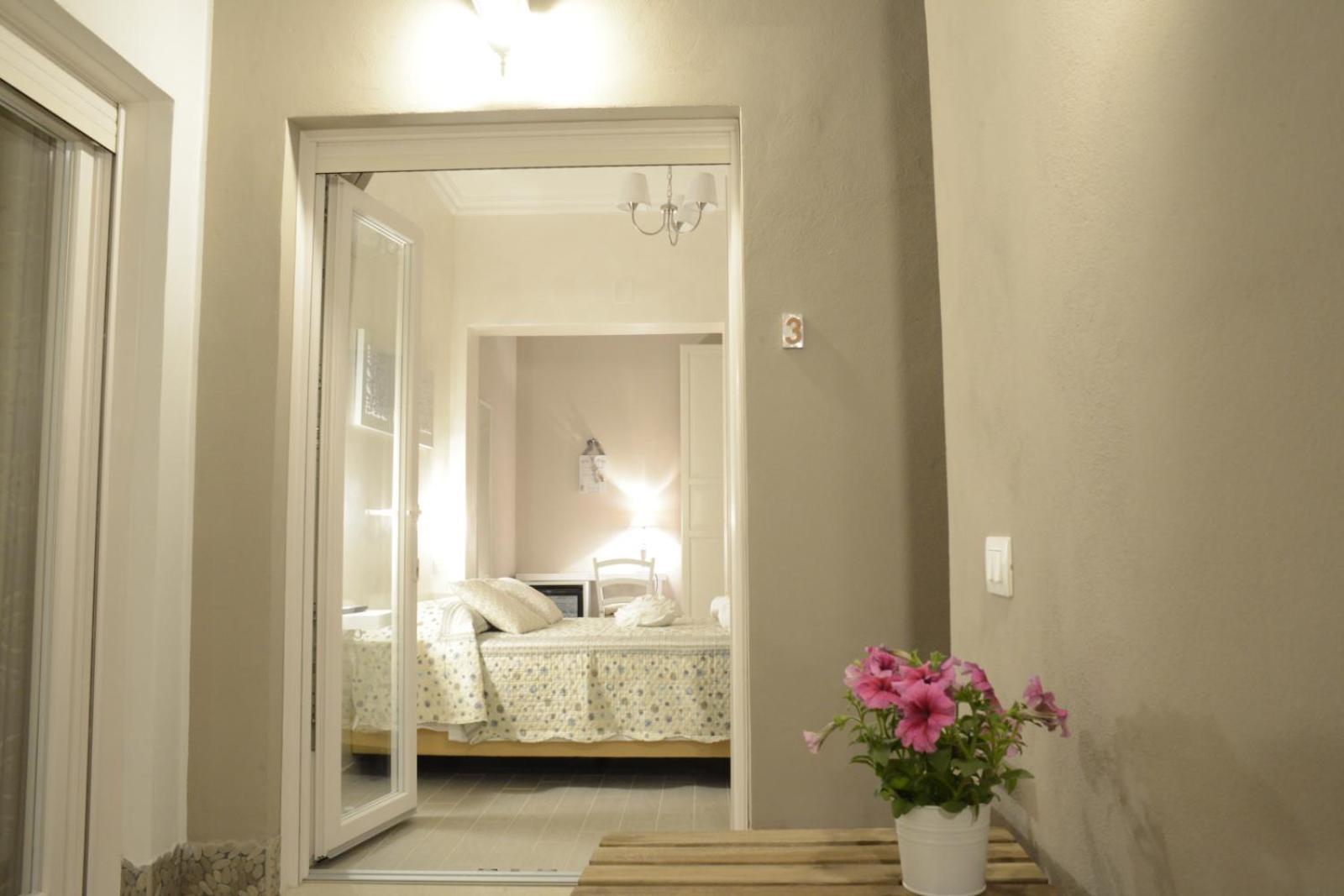 Small Double Room photo 1