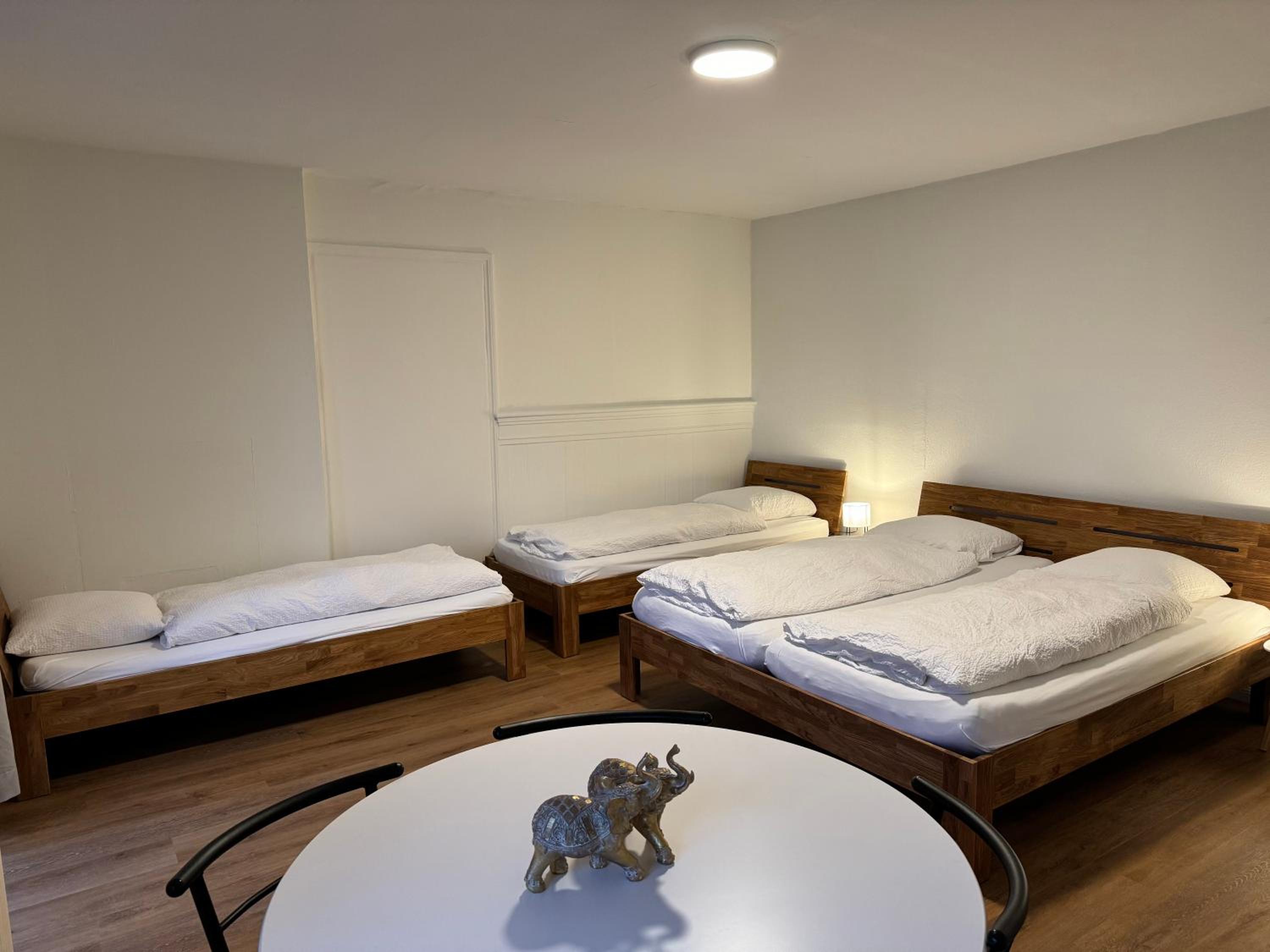 Wengen Family Room with Shared Bathroom photo 2