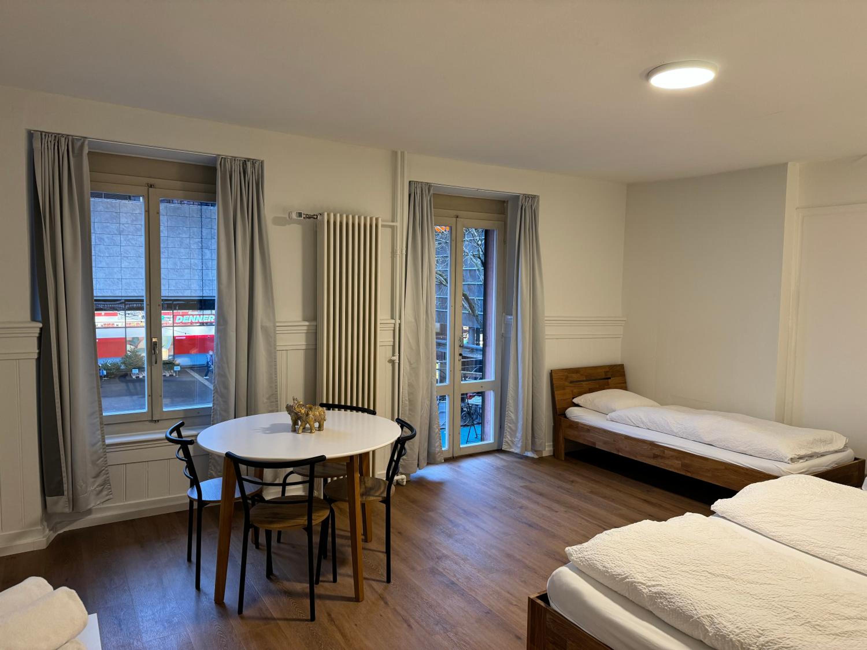Wengen Family Room with Shared Bathroom photo 3