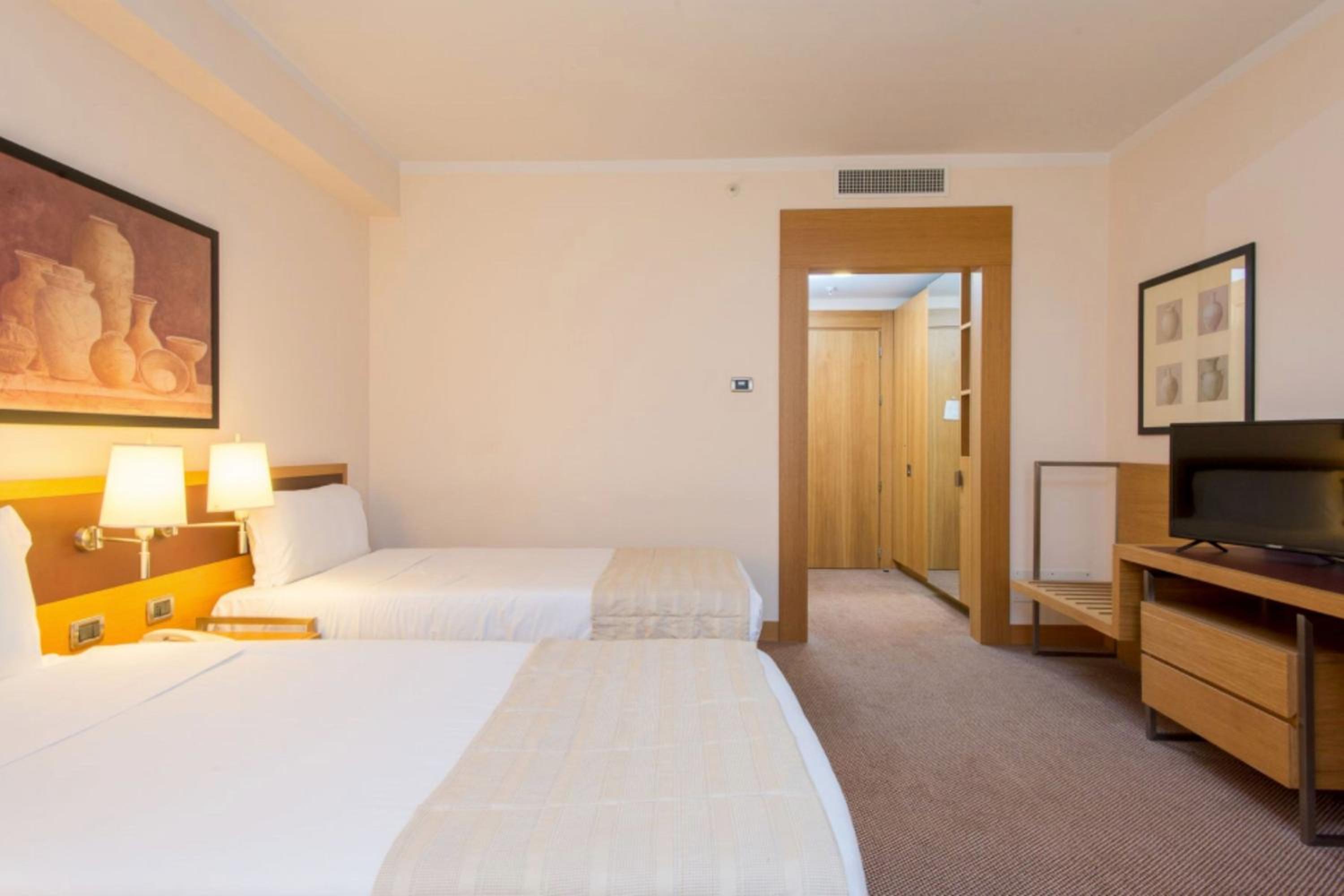 Standard Double Room with Two Double Beds - French Beds - Photo 1