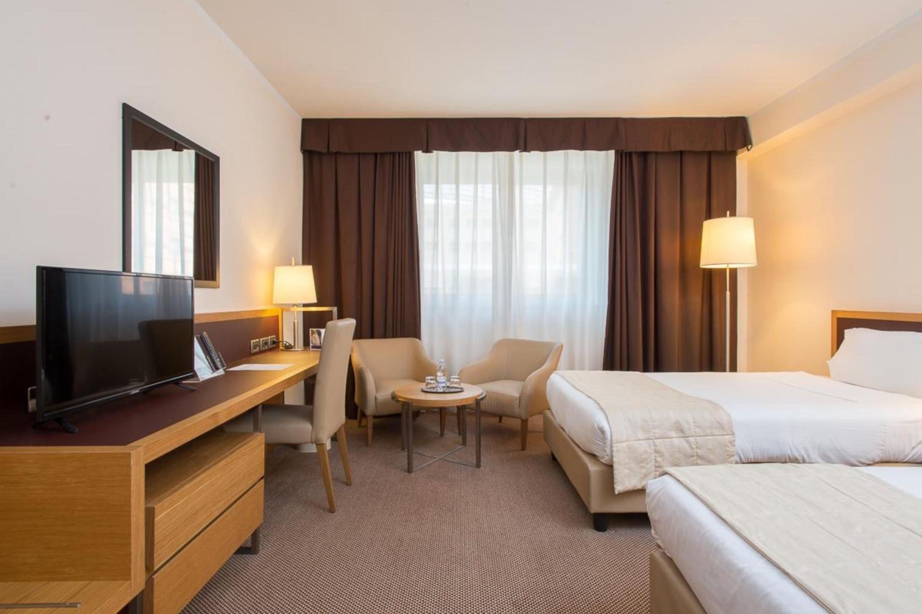 Standard Twin Room  - Photo 1