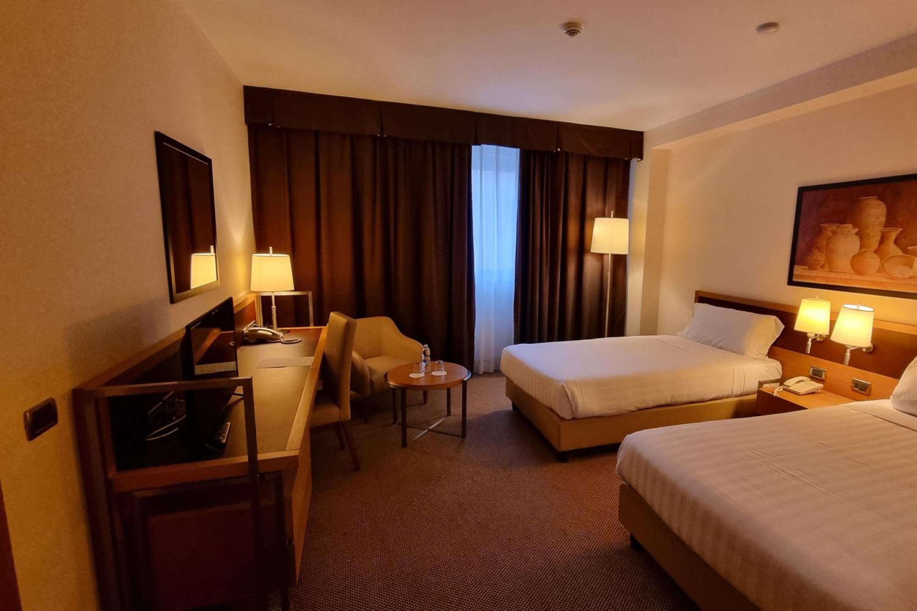 Standard Double Room with Two Double Beds - French Beds - Photo 2