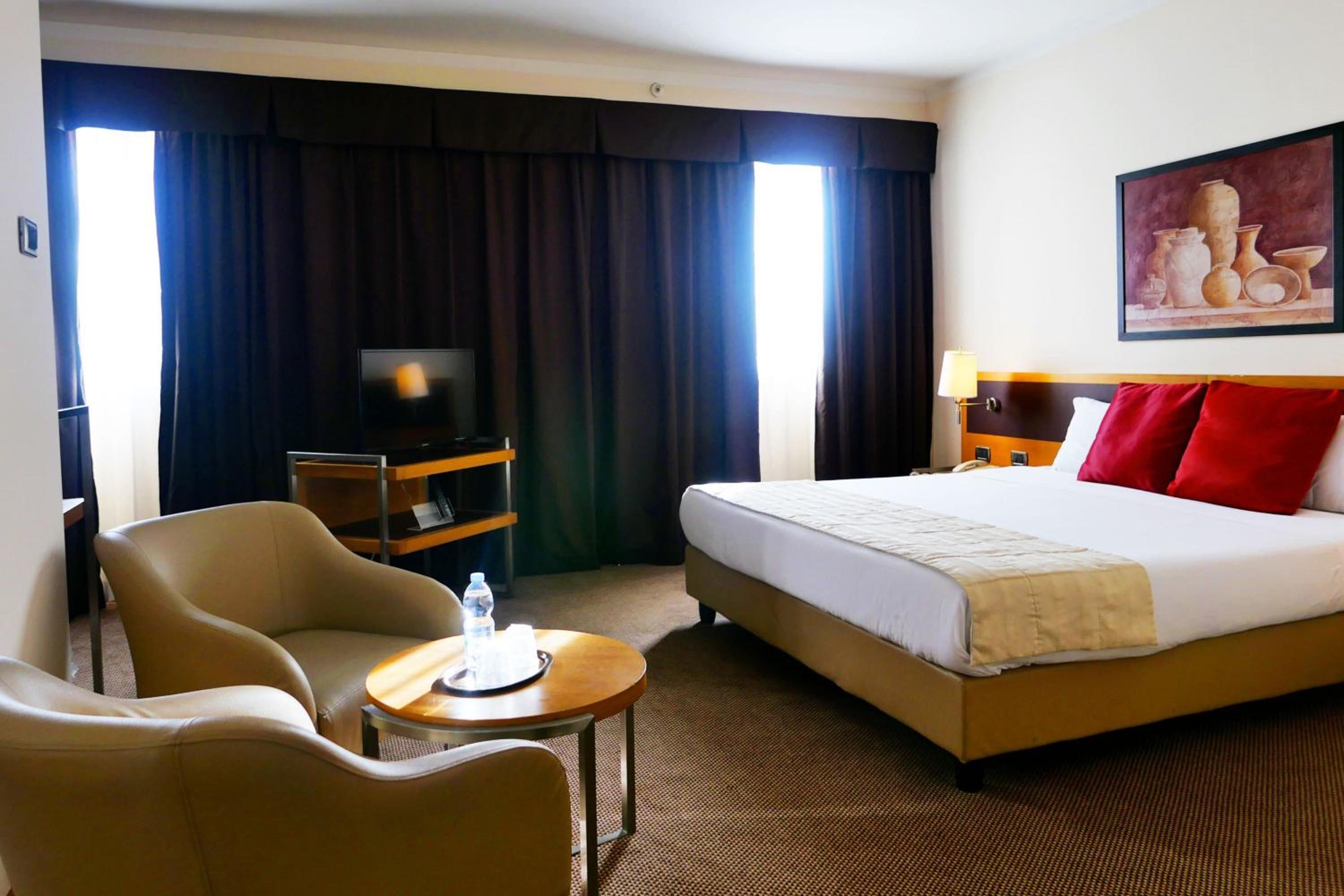 Superior King Room with Balcony - Photo 1