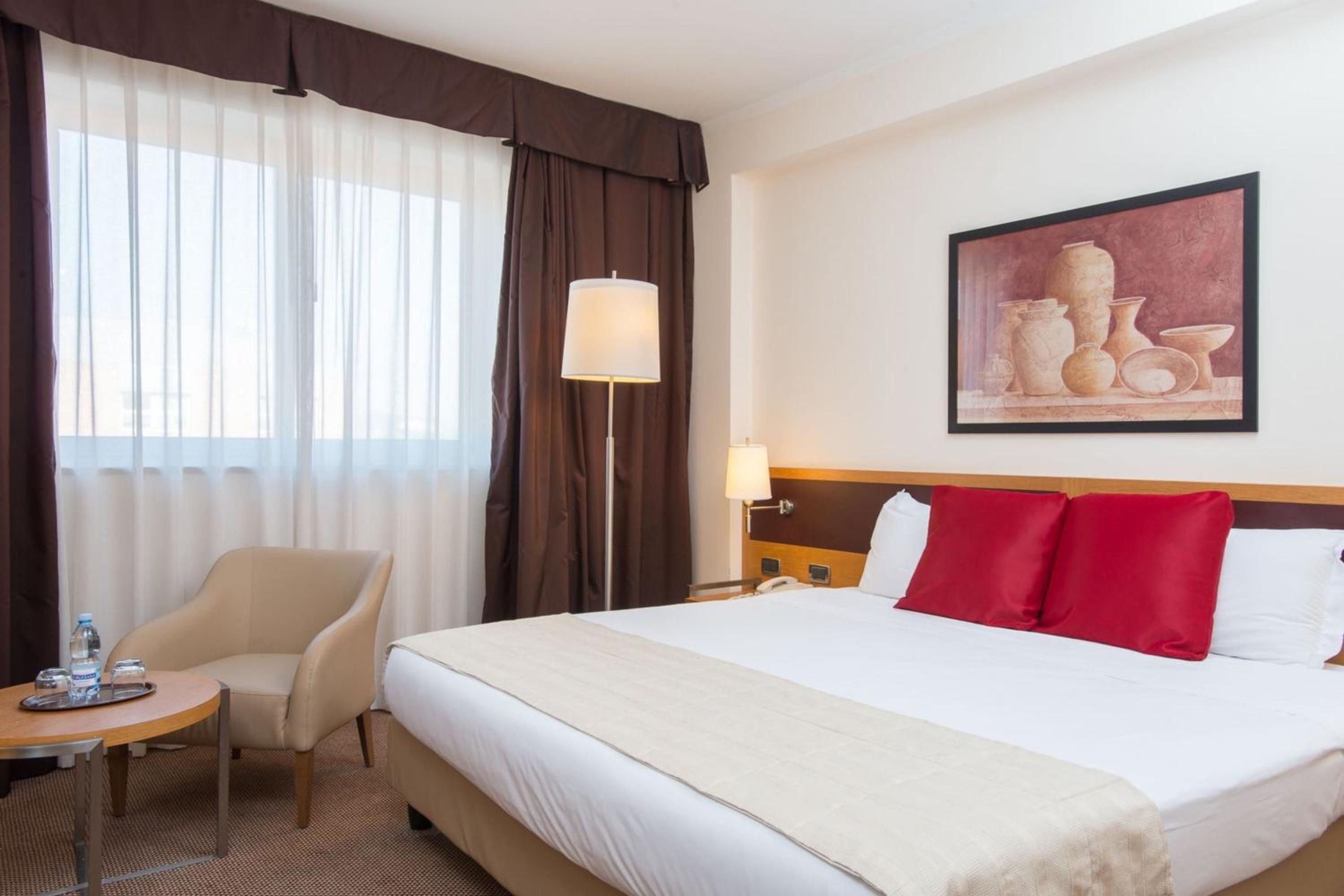 Standard King Room - Photo 1