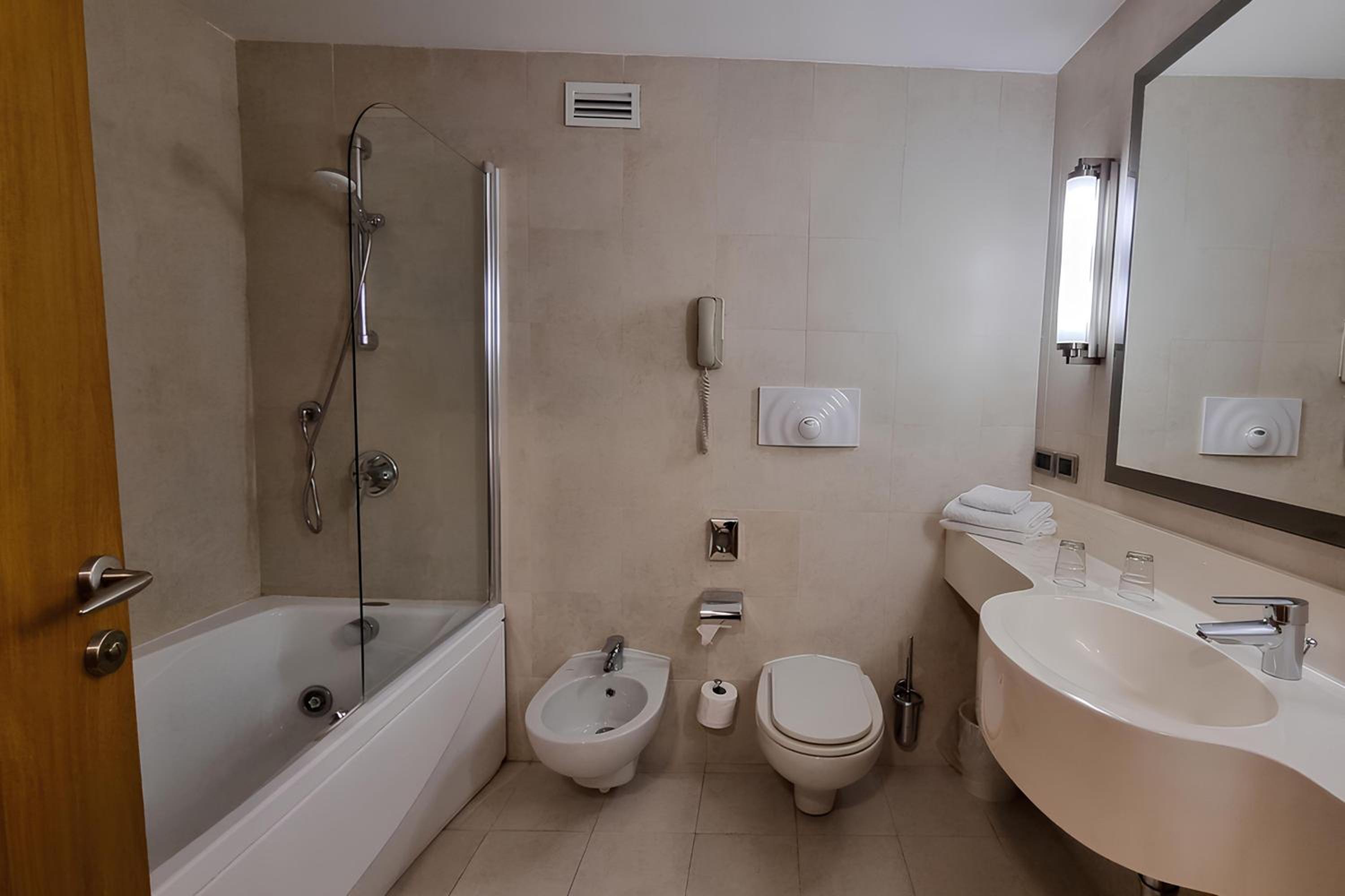 King Suite with Sofa Bed - Photo 4