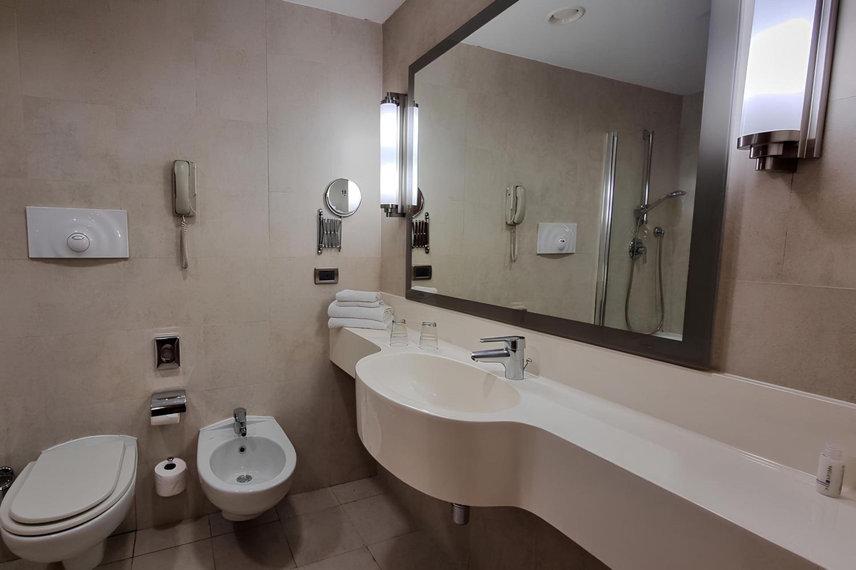 Junior King Suite - Photo 3