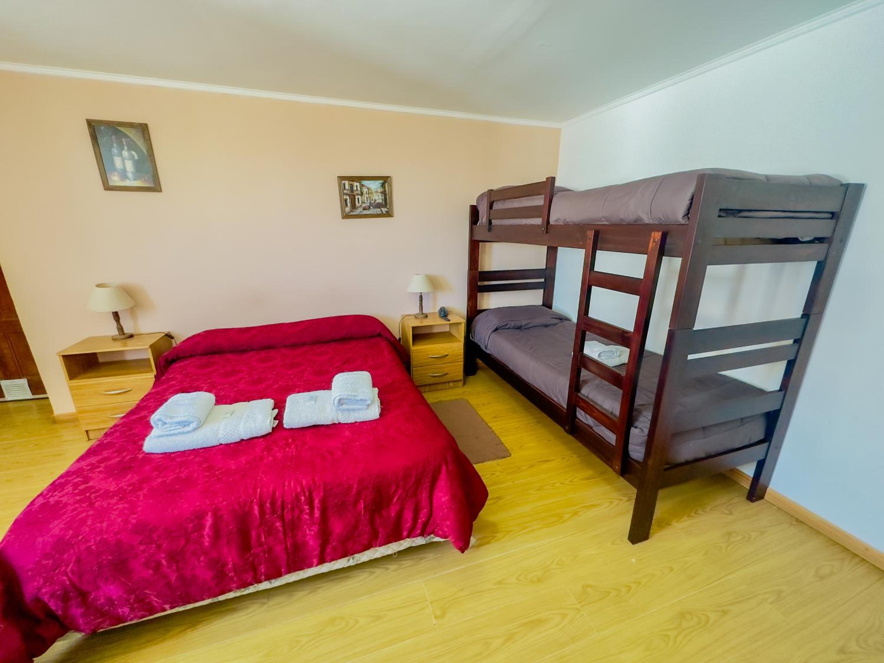 Quadruple Room with Private Bathroom photo 3