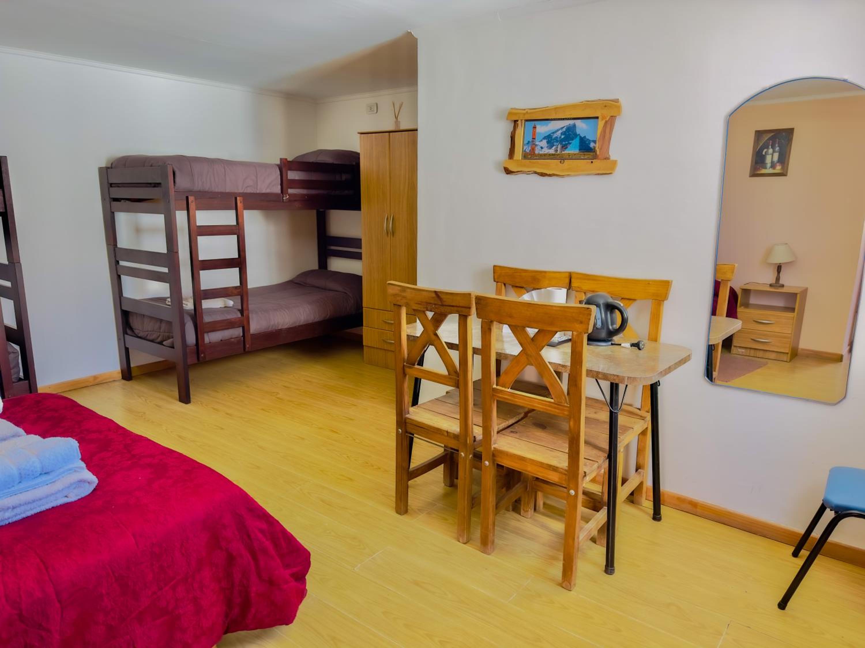 Quadruple Room with Private Bathroom photo 2