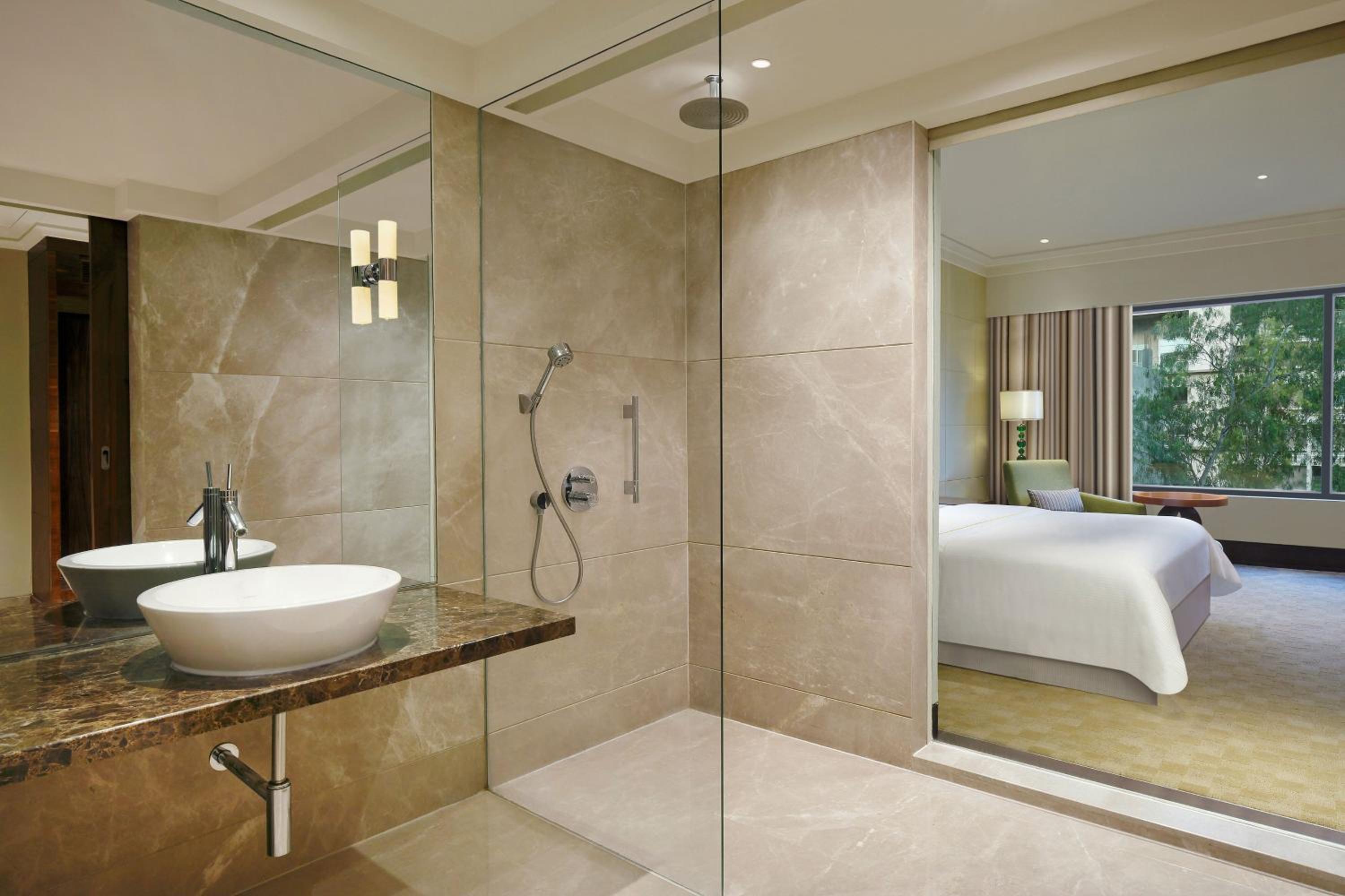 1 King Bed, Executive Lounge Access, Guest Room - Photo 6