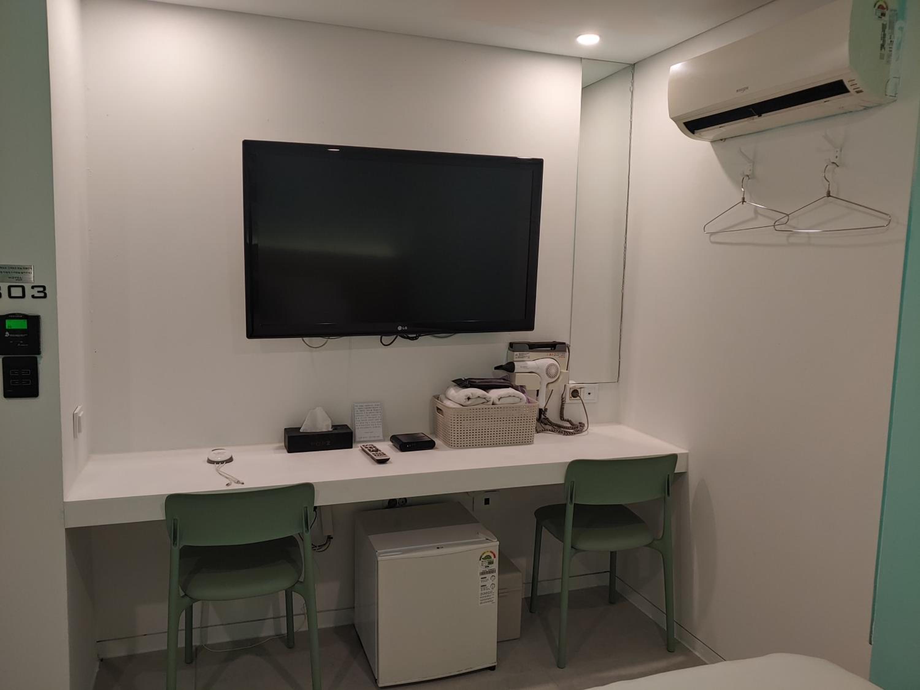 Twin Room With Shower