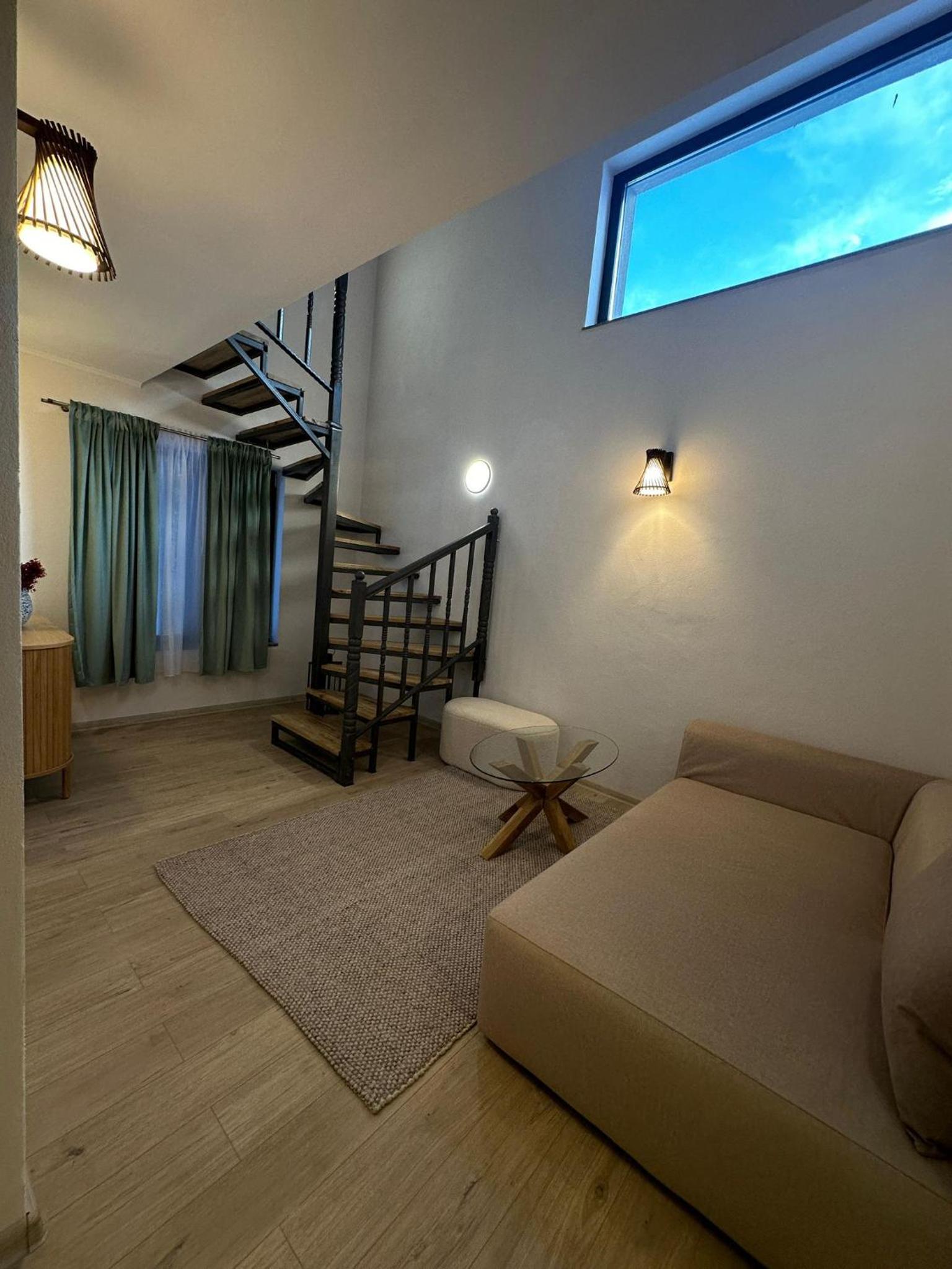 Apartment - Split Level photo 3