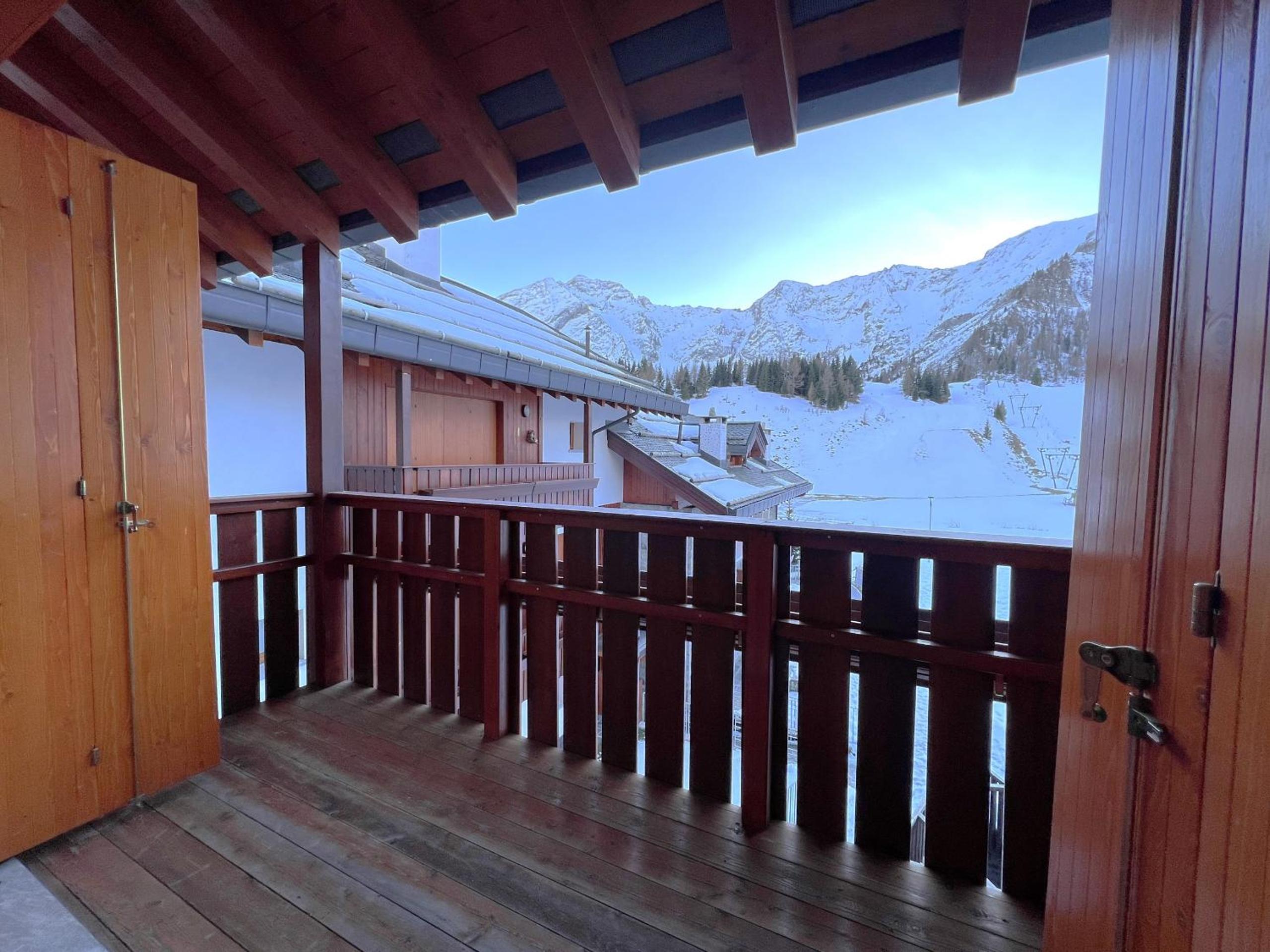 Apartment with Mountain View photo 3