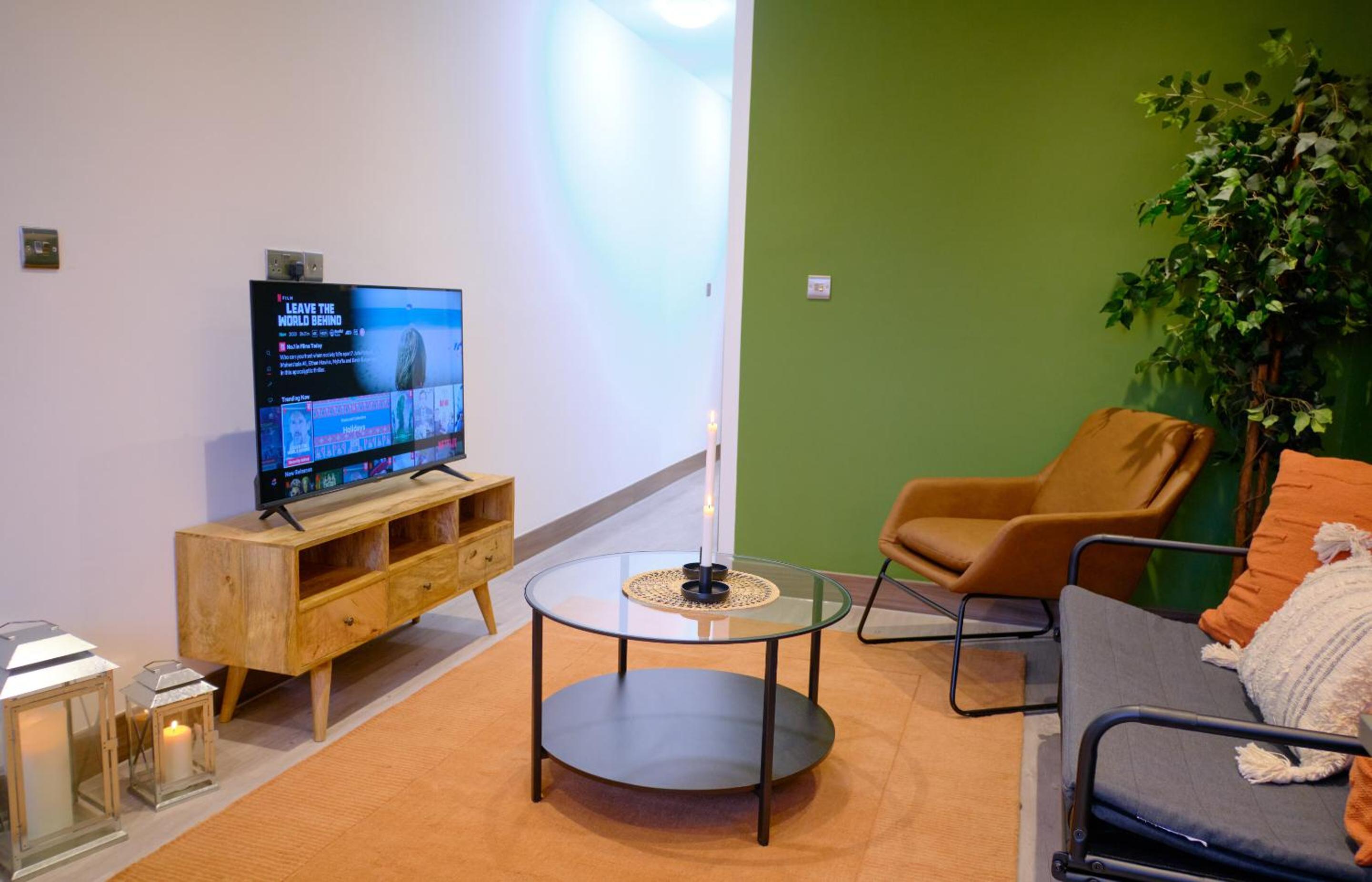 One-Bedroom Apartment photo 2