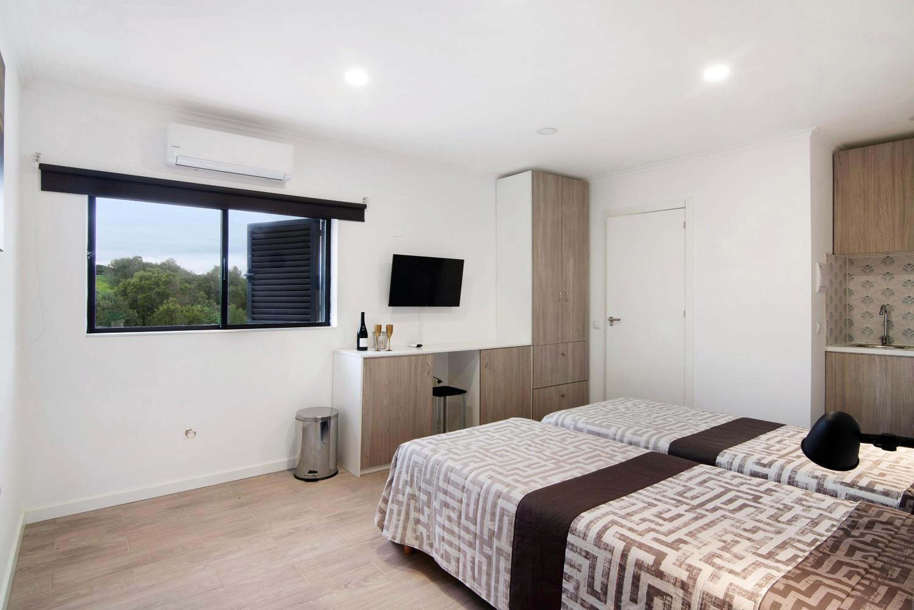 One-Bedroom Apartment with Garden photo 2