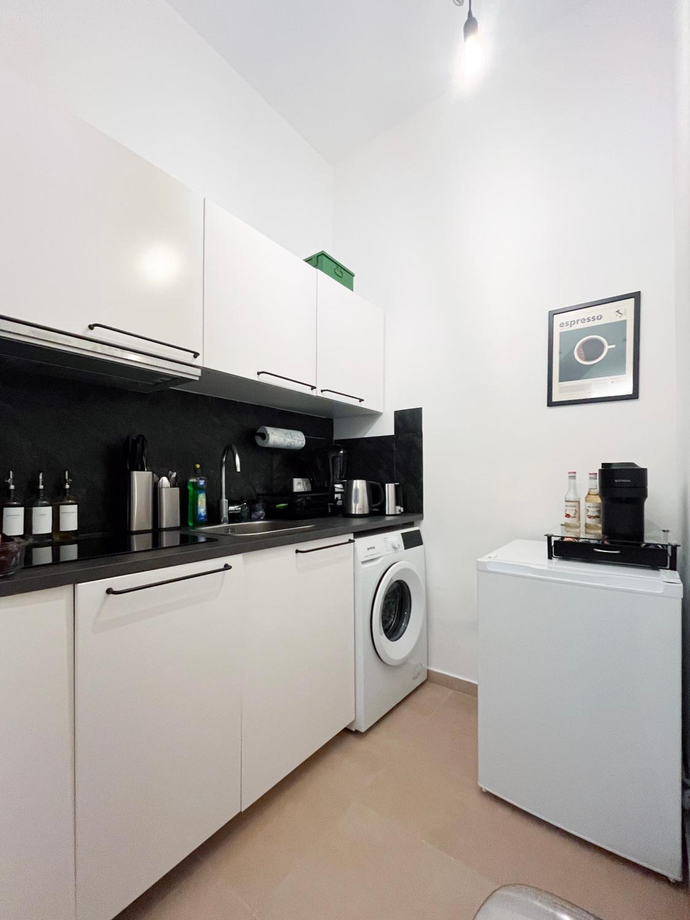 One-Bedroom Apartment photo 3