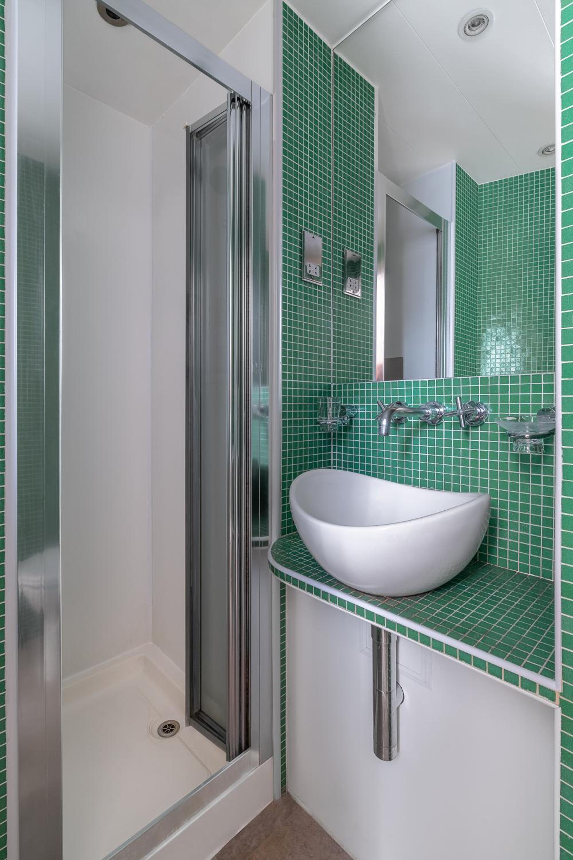 Standard Single Room with Shower photo 2