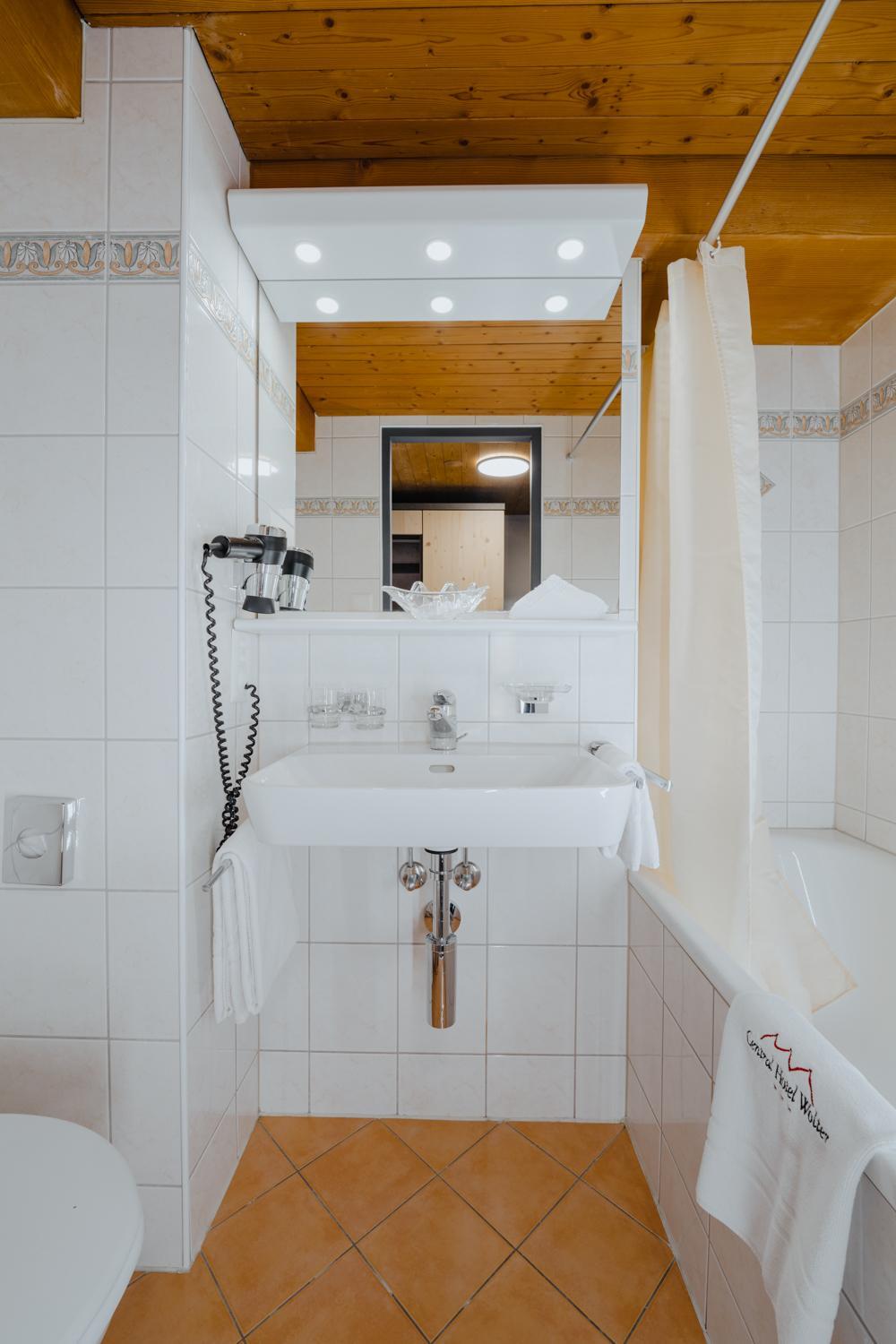 Standard Double Room - Photo 12