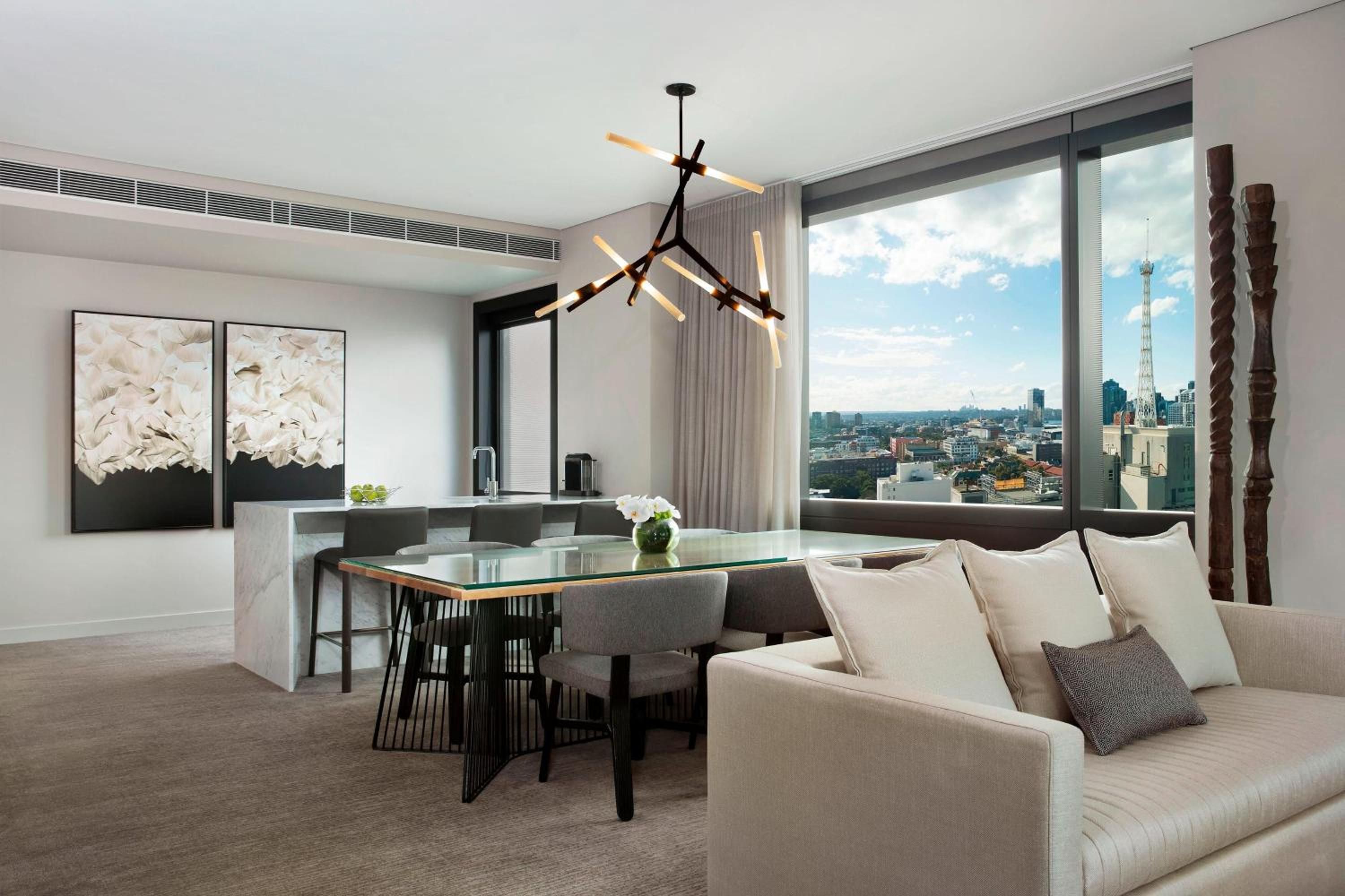 One-Bedroom King Suite with Sofa Bed and City View - Broadway thumbnail 5
