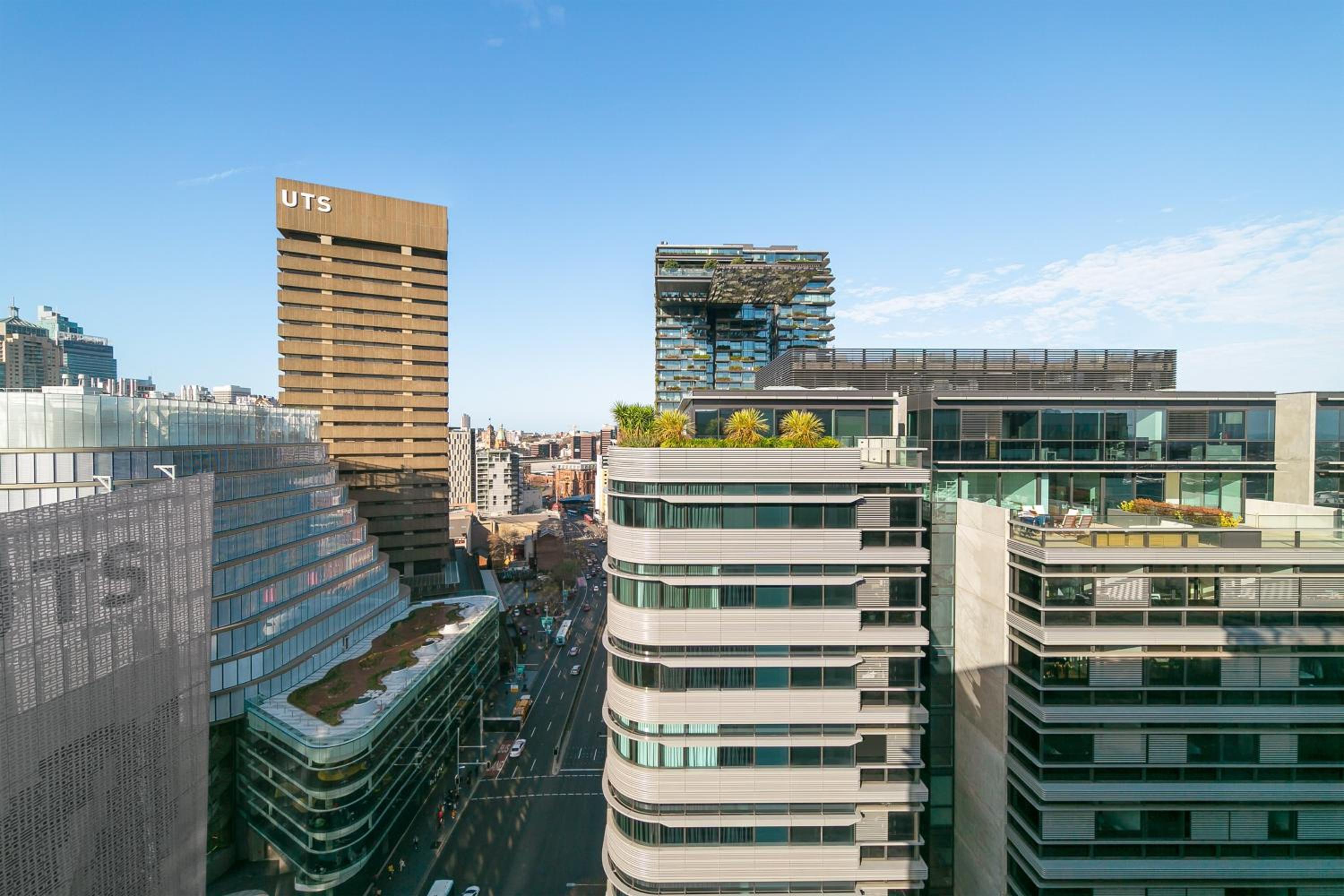 One-Bedroom King Suite with Sofa Bed and City View - Broadway