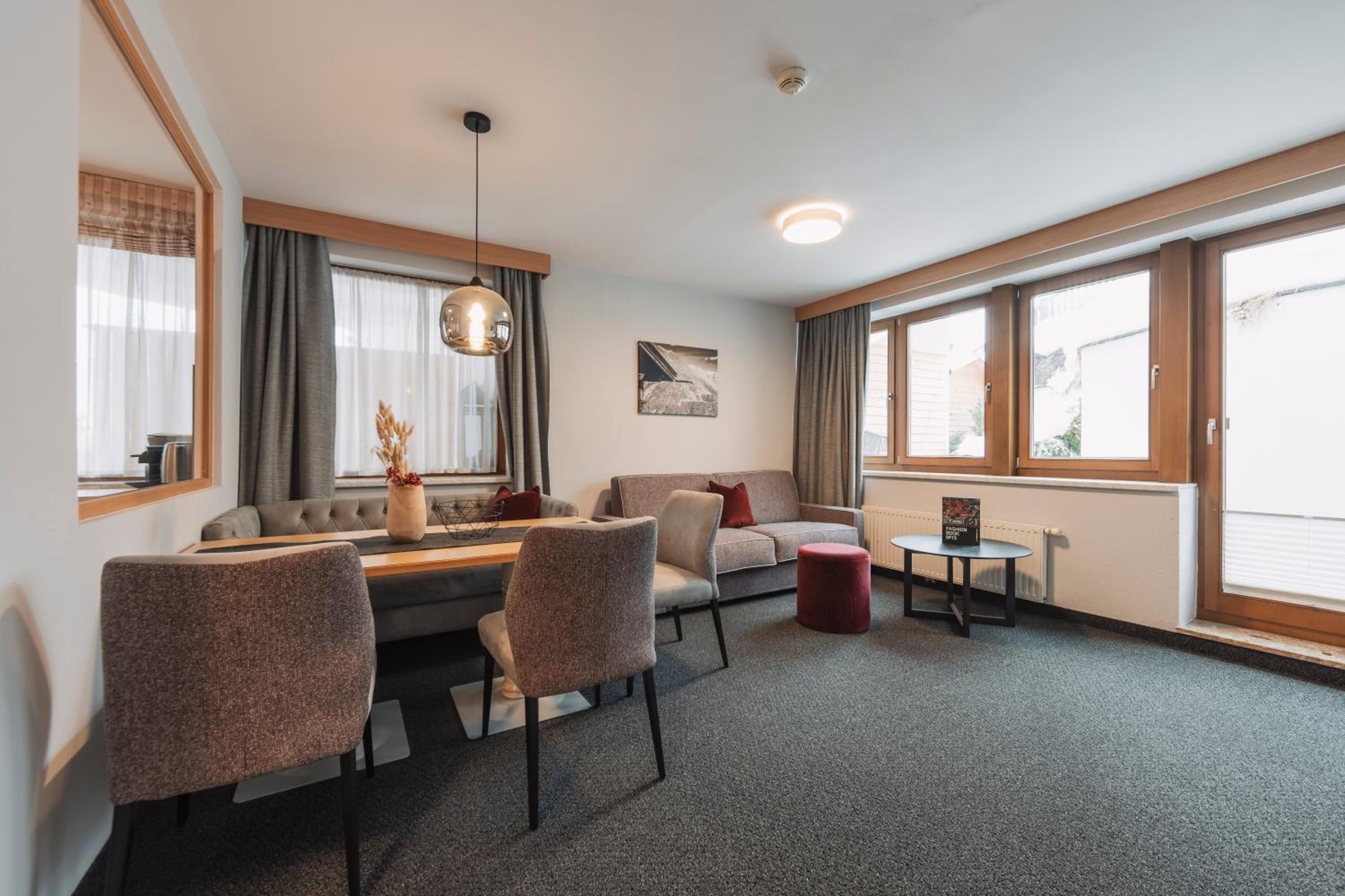 One-Bedroom Apartment - Photo 3