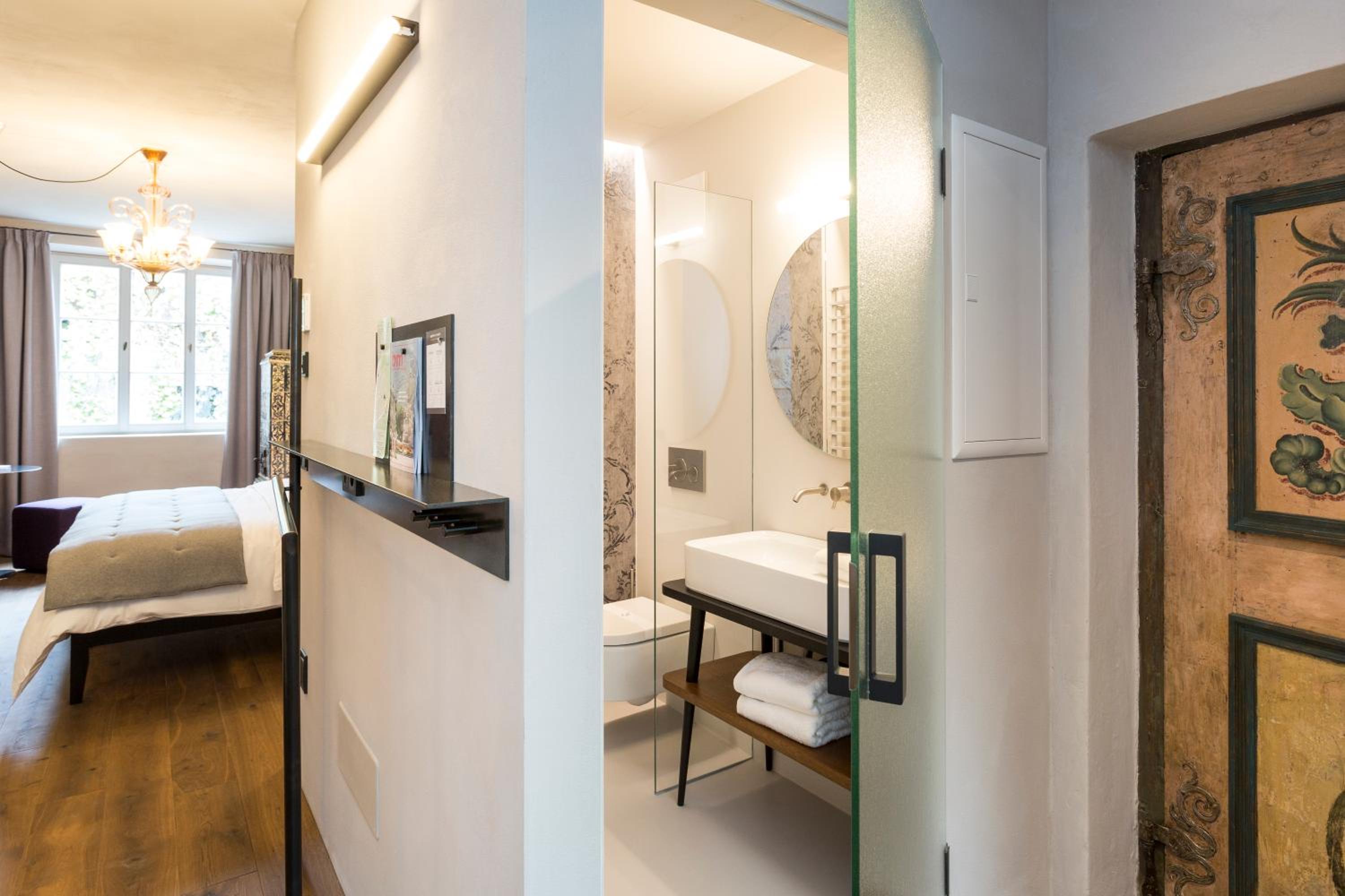 Deluxe Double Room - Photo 12