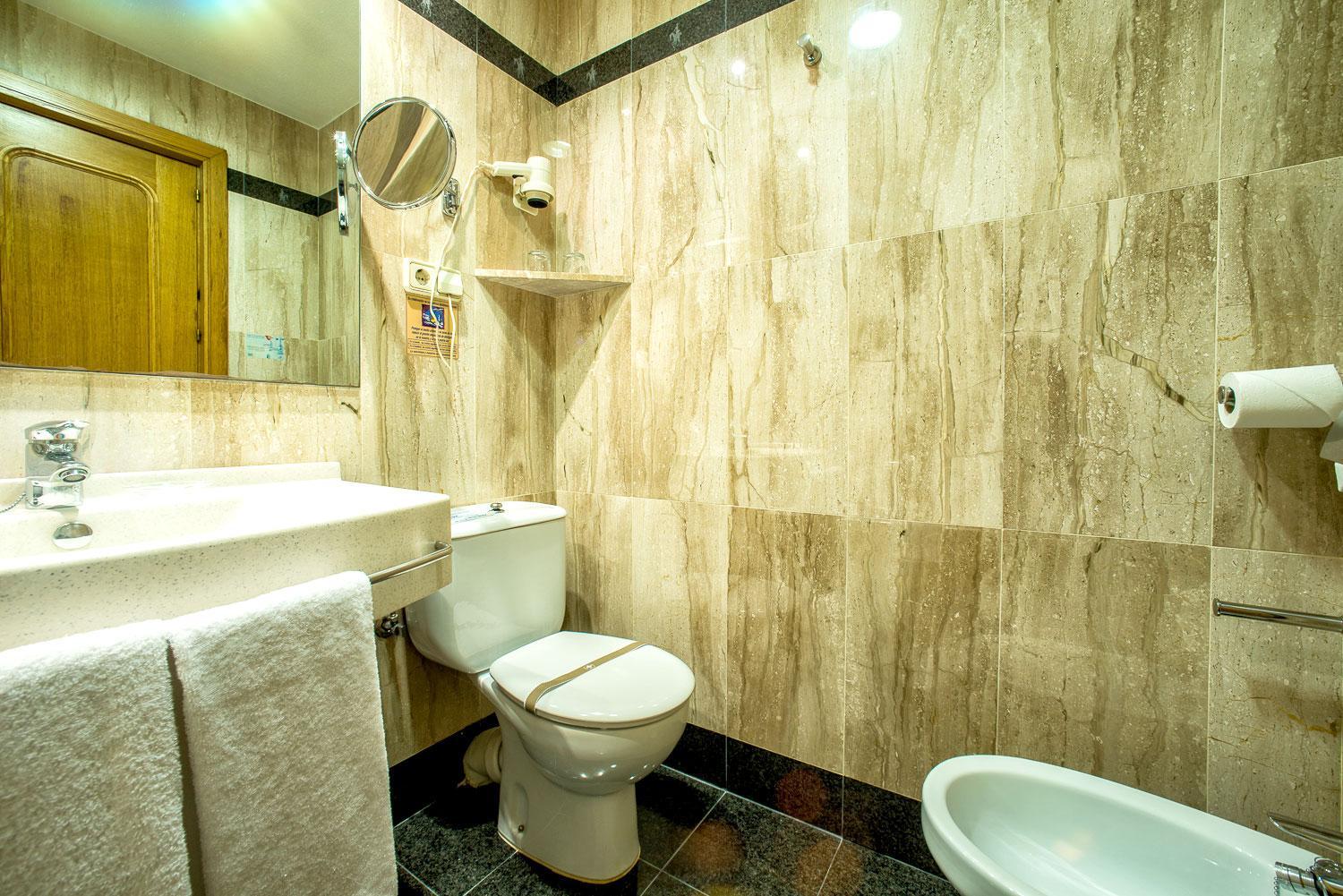 Double Room - Photo 2