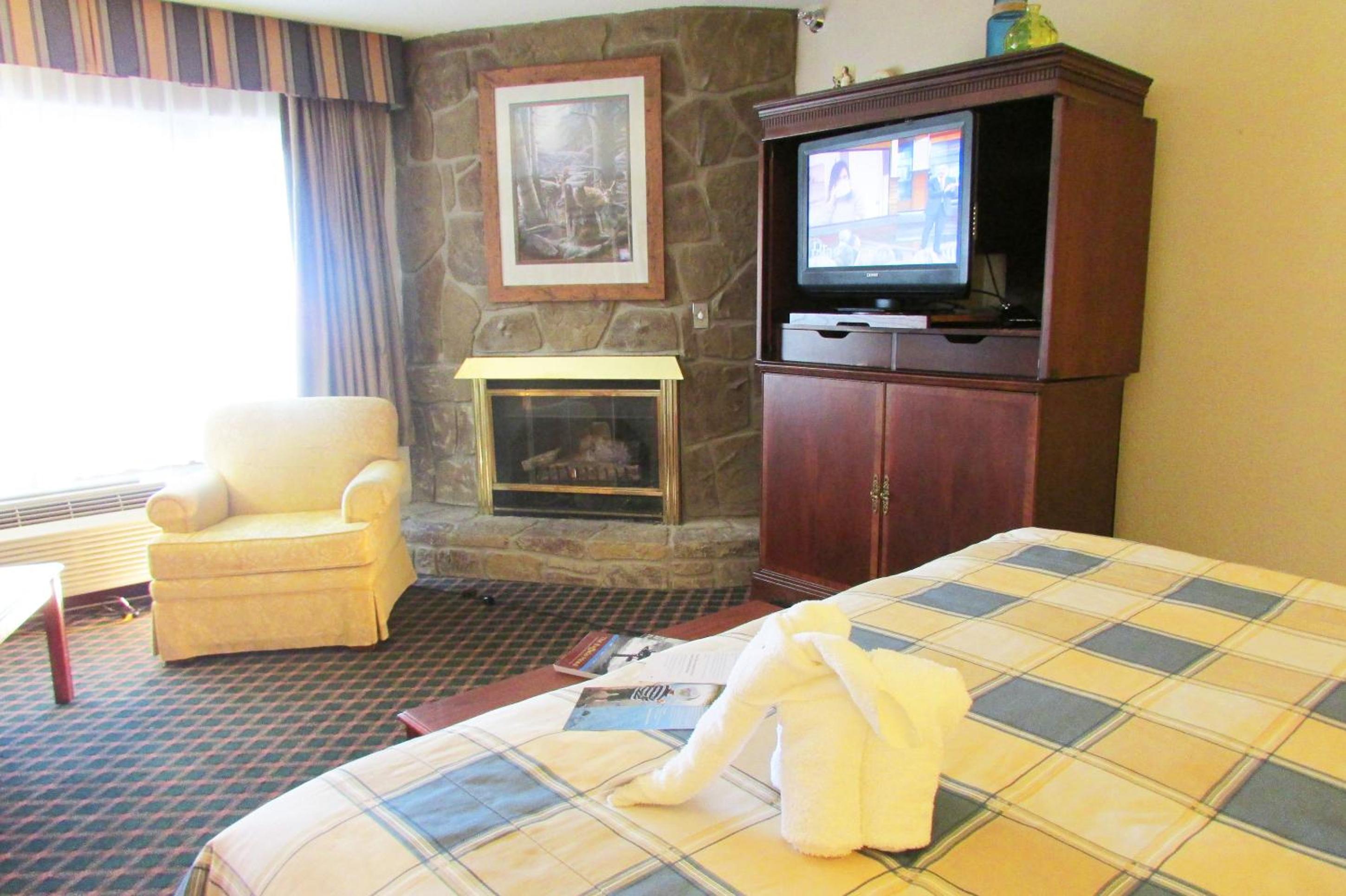 Superior Jr Suite Mountain View with King Bed, Twin Sofa Bed, Fireplace, Jacuzzi photo 3