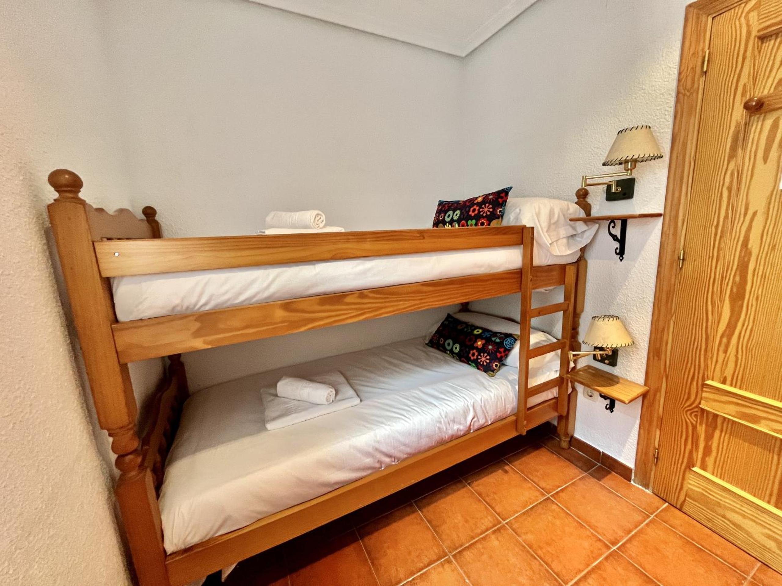 Habitación Cuádruple Económica con Baño Compartido