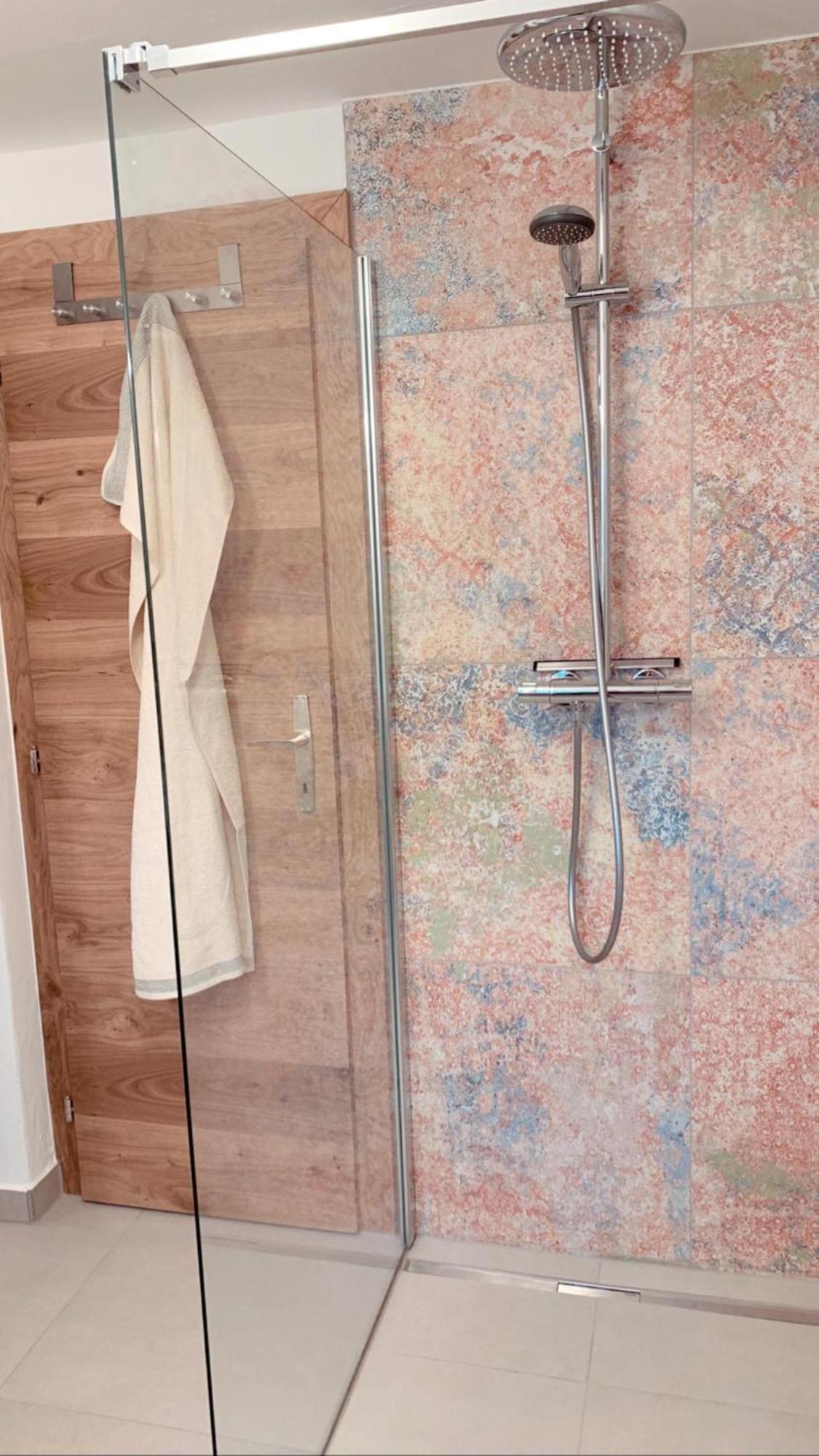 Two-Bedroom Apartment with Bathroom photo 2