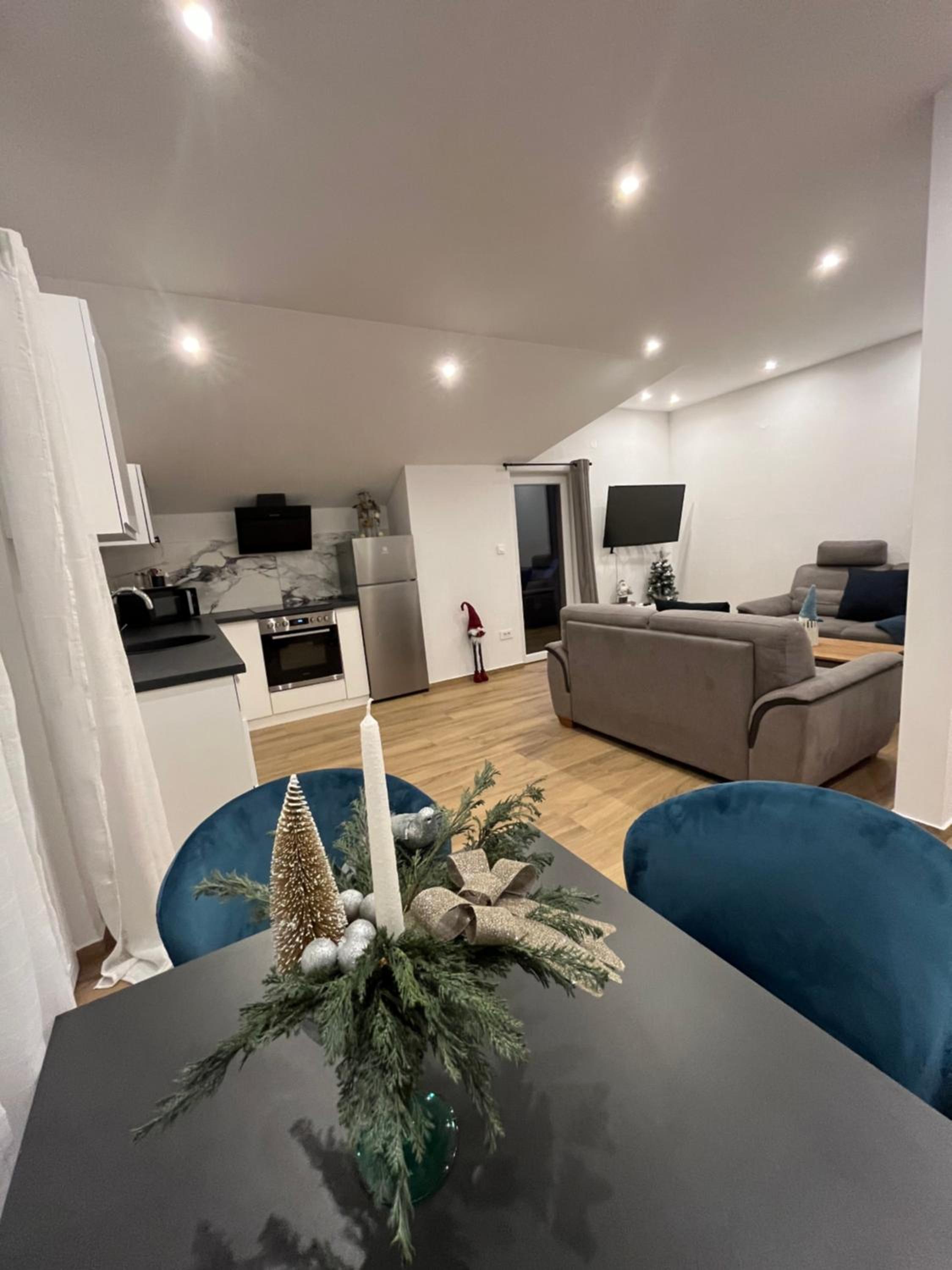 One-Bedroom Apartment photo 1