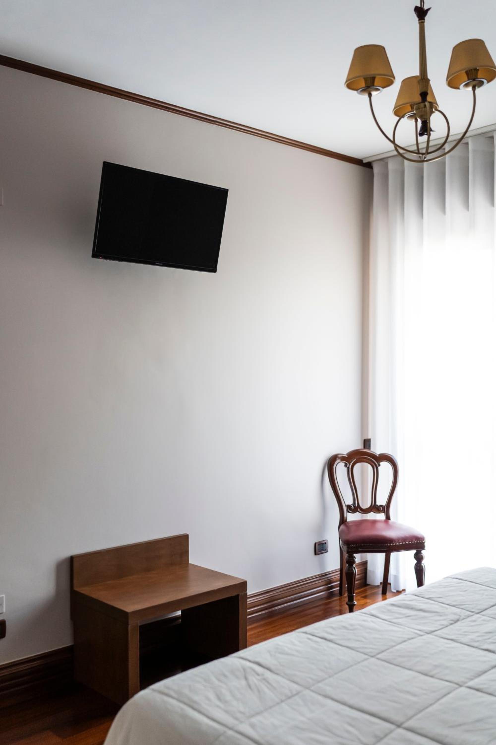 Deluxe Room - Photo 11