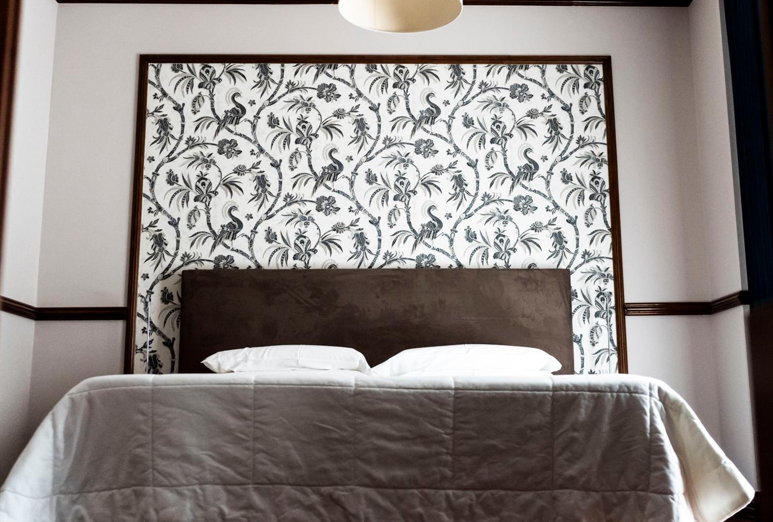Deluxe Suite - Photo 7