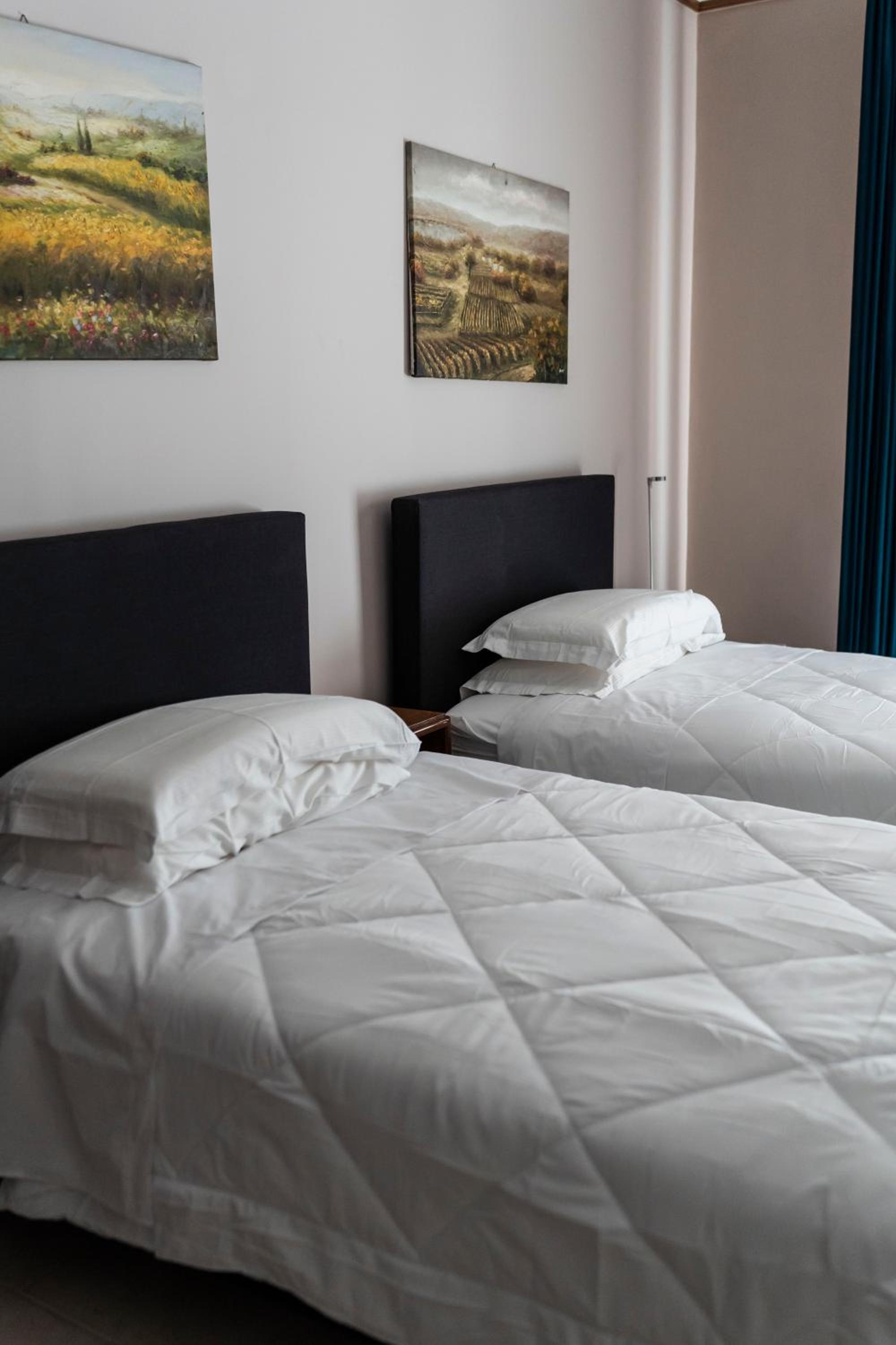 Deluxe Room - Photo 17
