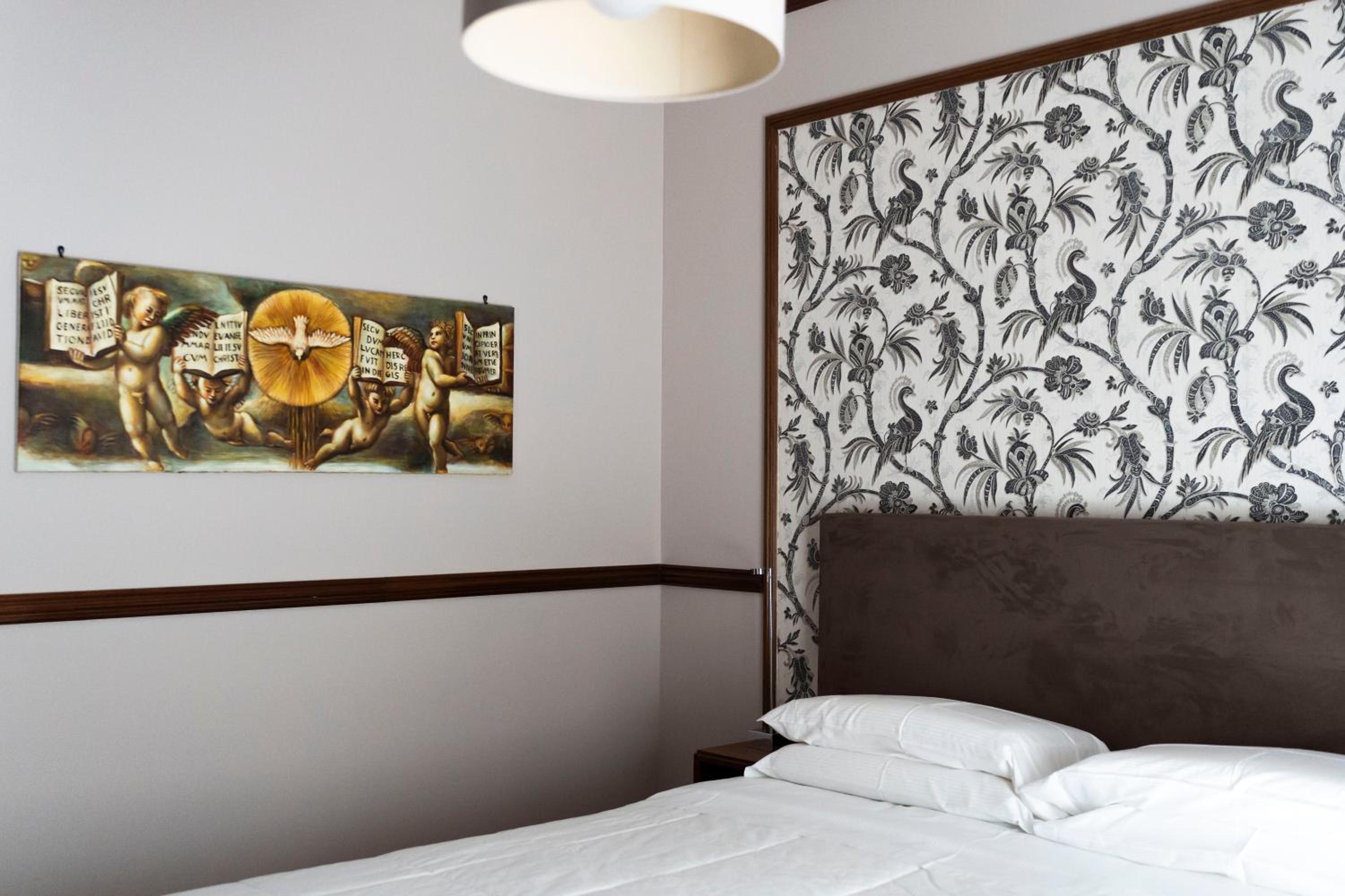 Deluxe Suite - Photo 1