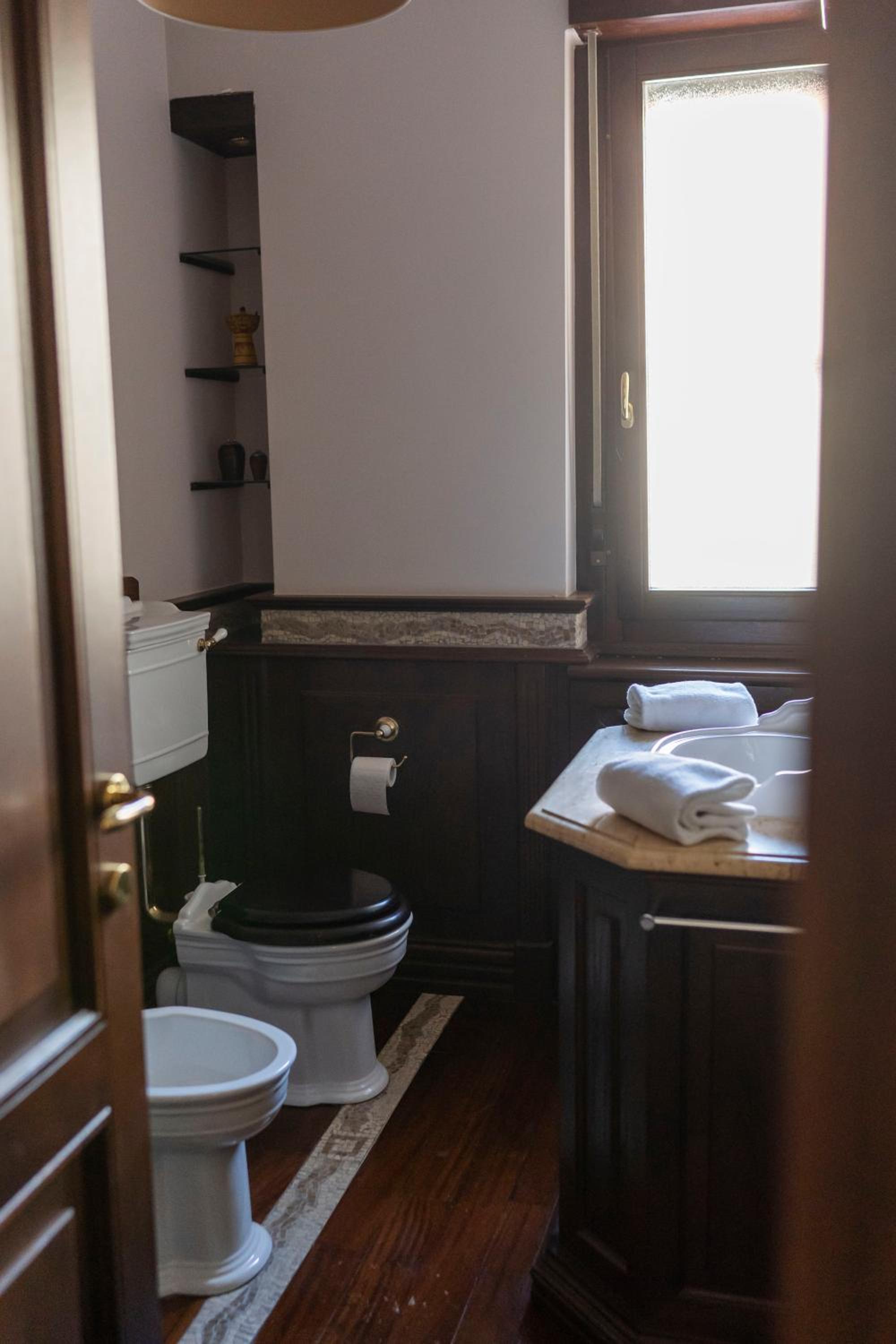 Deluxe Room - Photo 8