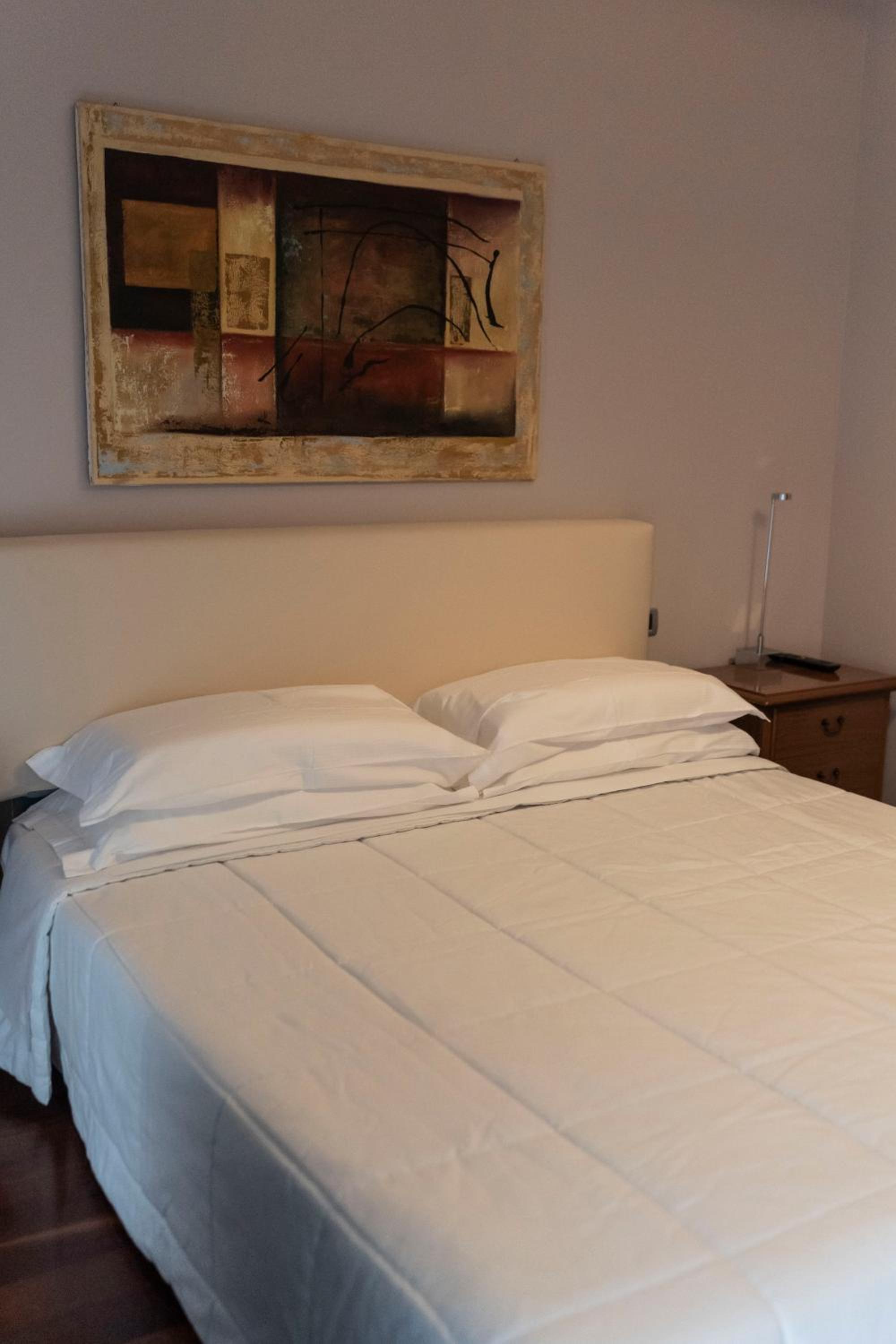 Deluxe Room - Photo 6